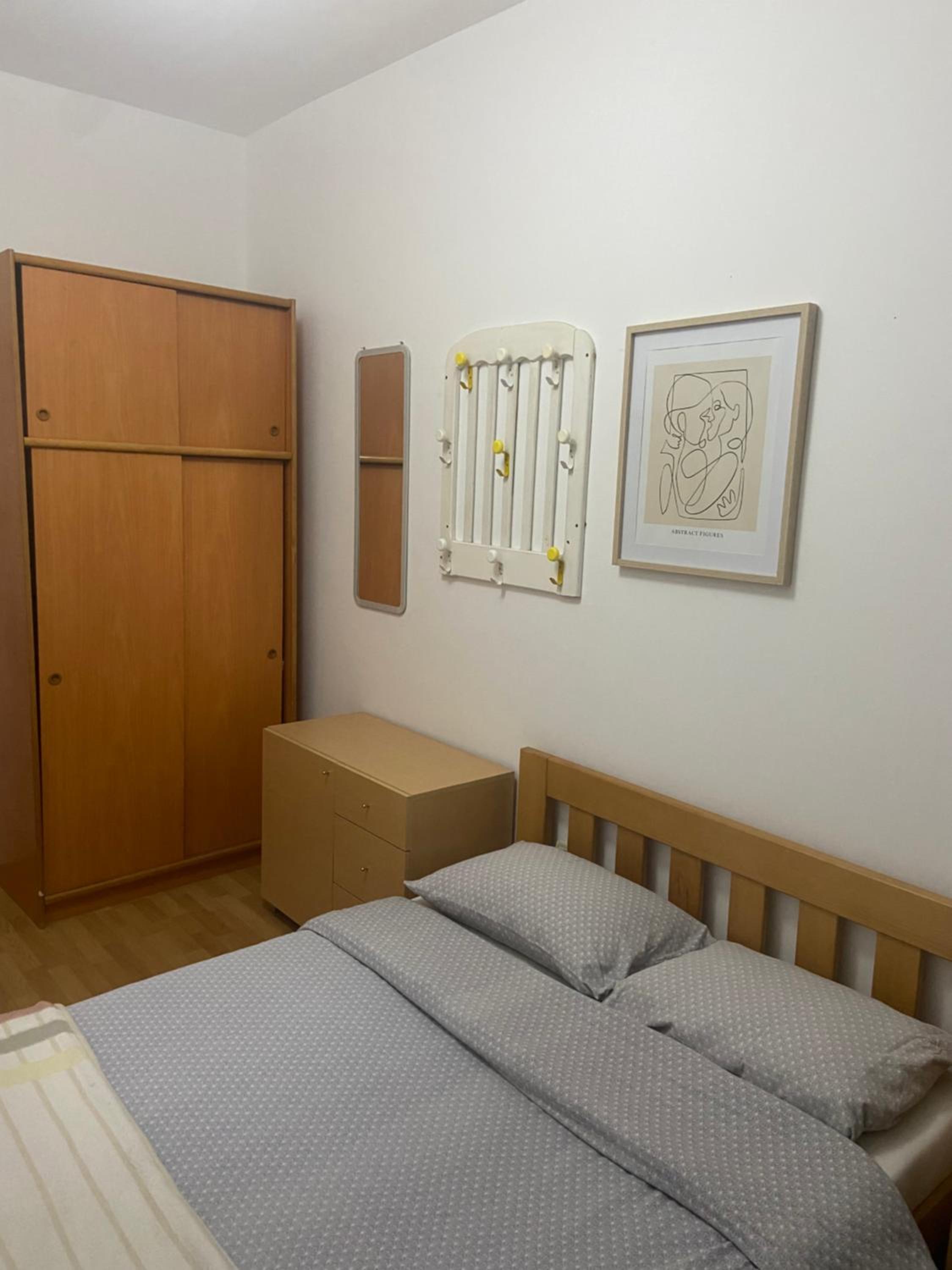 Lovely bright Apartment with Backyard-renovated! view 2