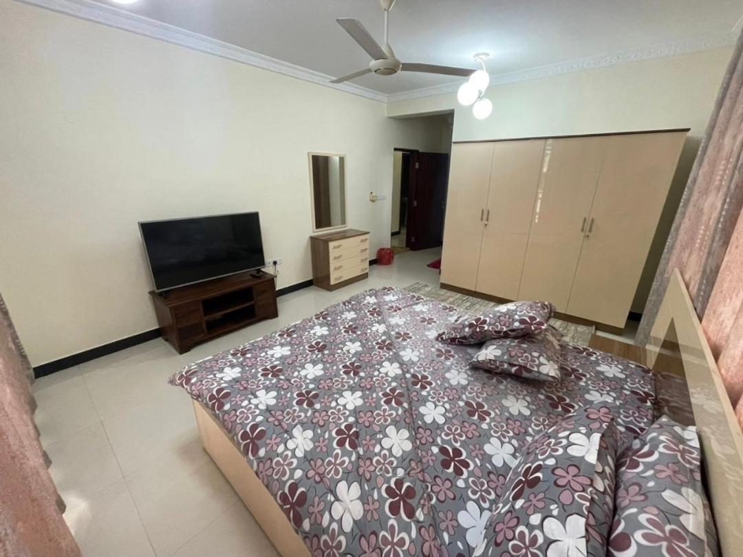 Queens Rentals - Three Bedroom Apartment - Kimweri - Masaki - Dar es Salaam view 5
