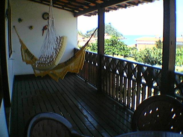 Casa frontal mar em condominio