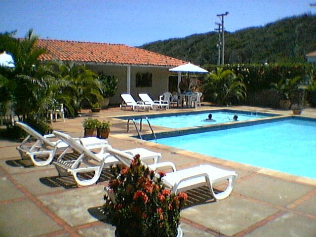 Casa frontal mar em condominio