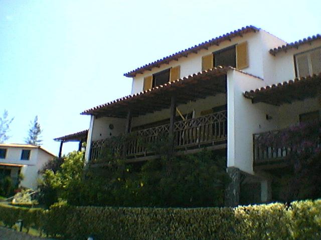 Casa frontal mar em condominio