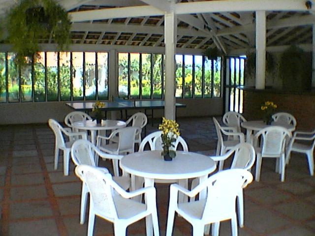 Casa frontal mar em condominio