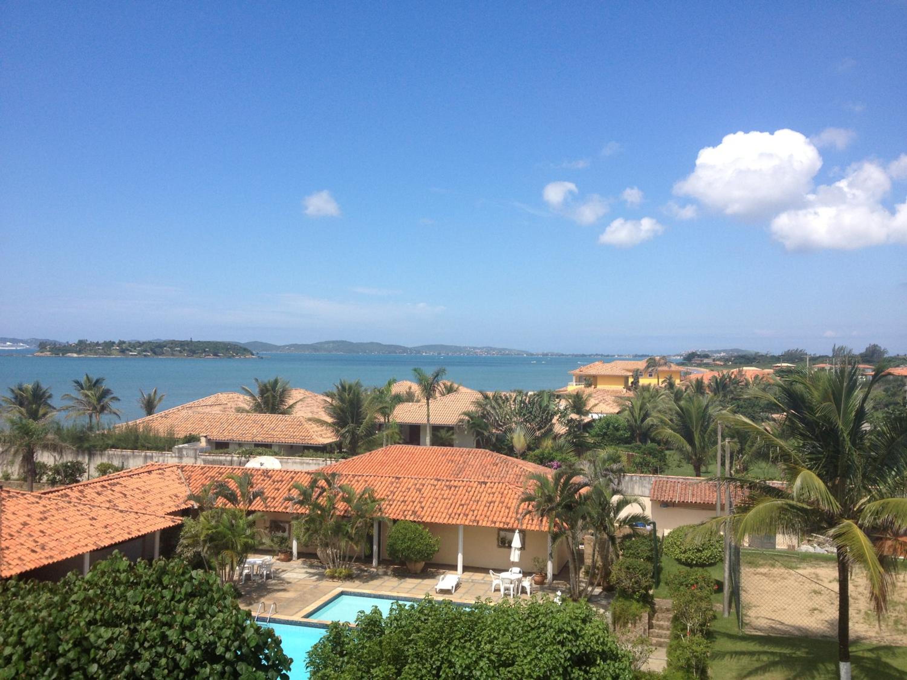 Casa frontal mar em condominio
