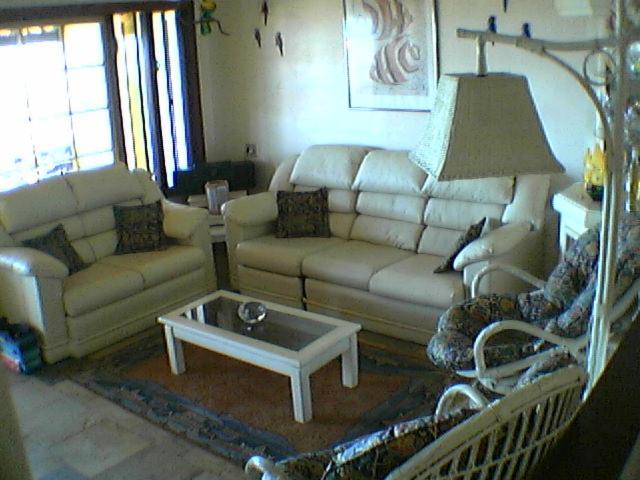Casa frontal mar em condominio