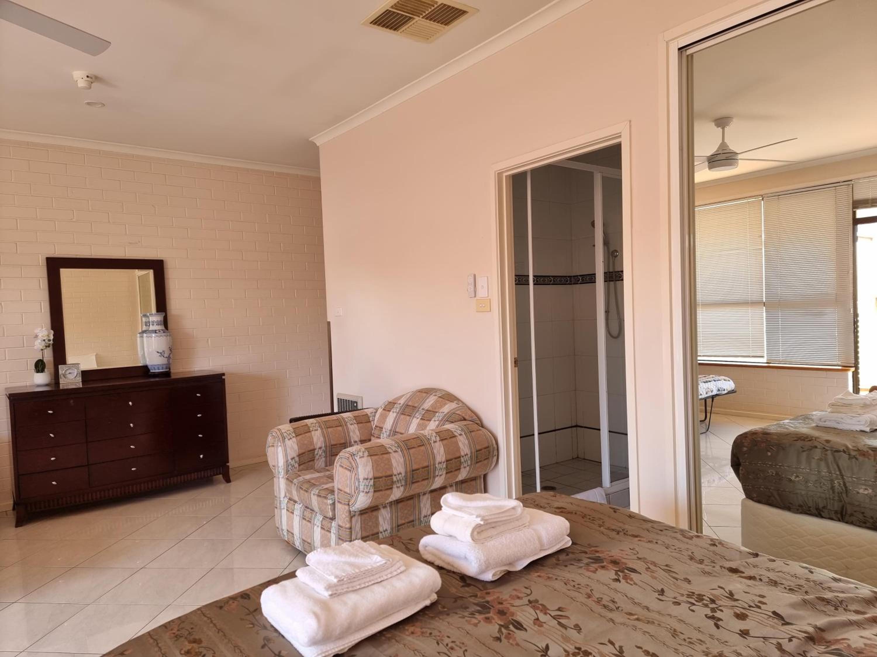Tuggeranong Short Stay #10C - Sleeps 6