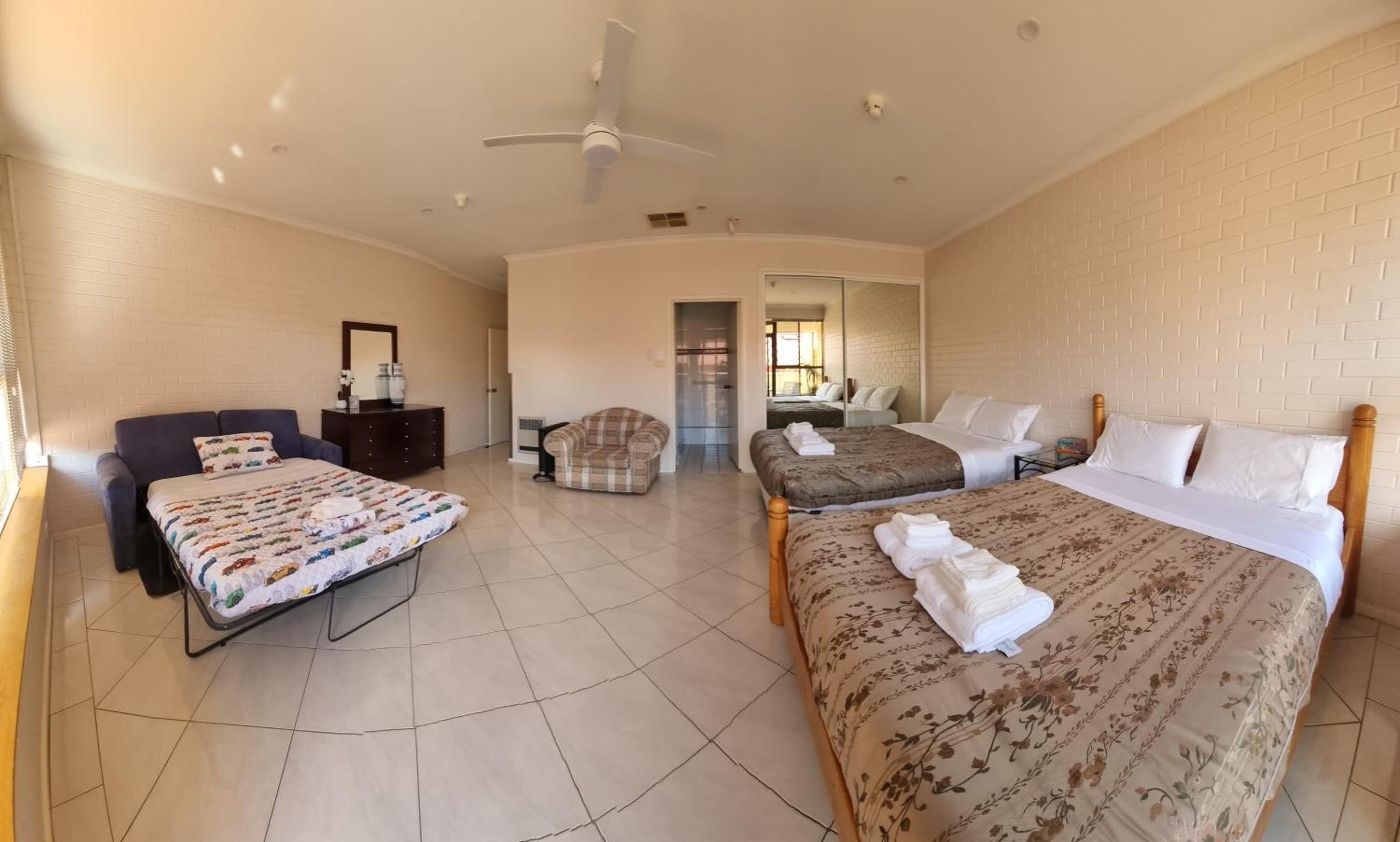 Tuggeranong Short Stay #10C - Sleeps 6