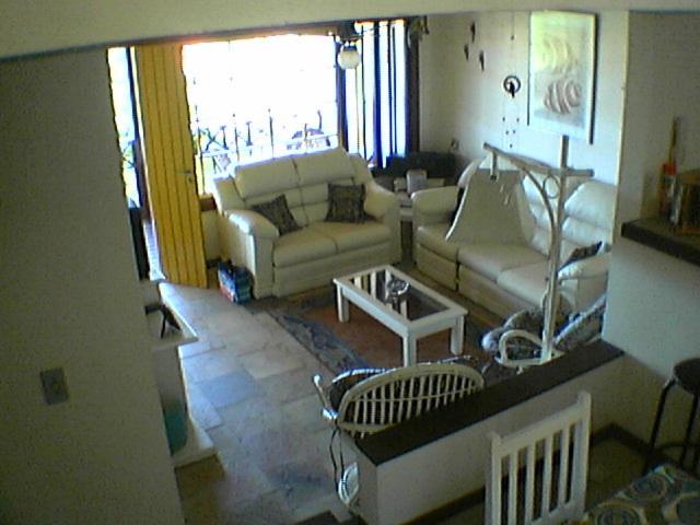 Casa frontal mar em condominio