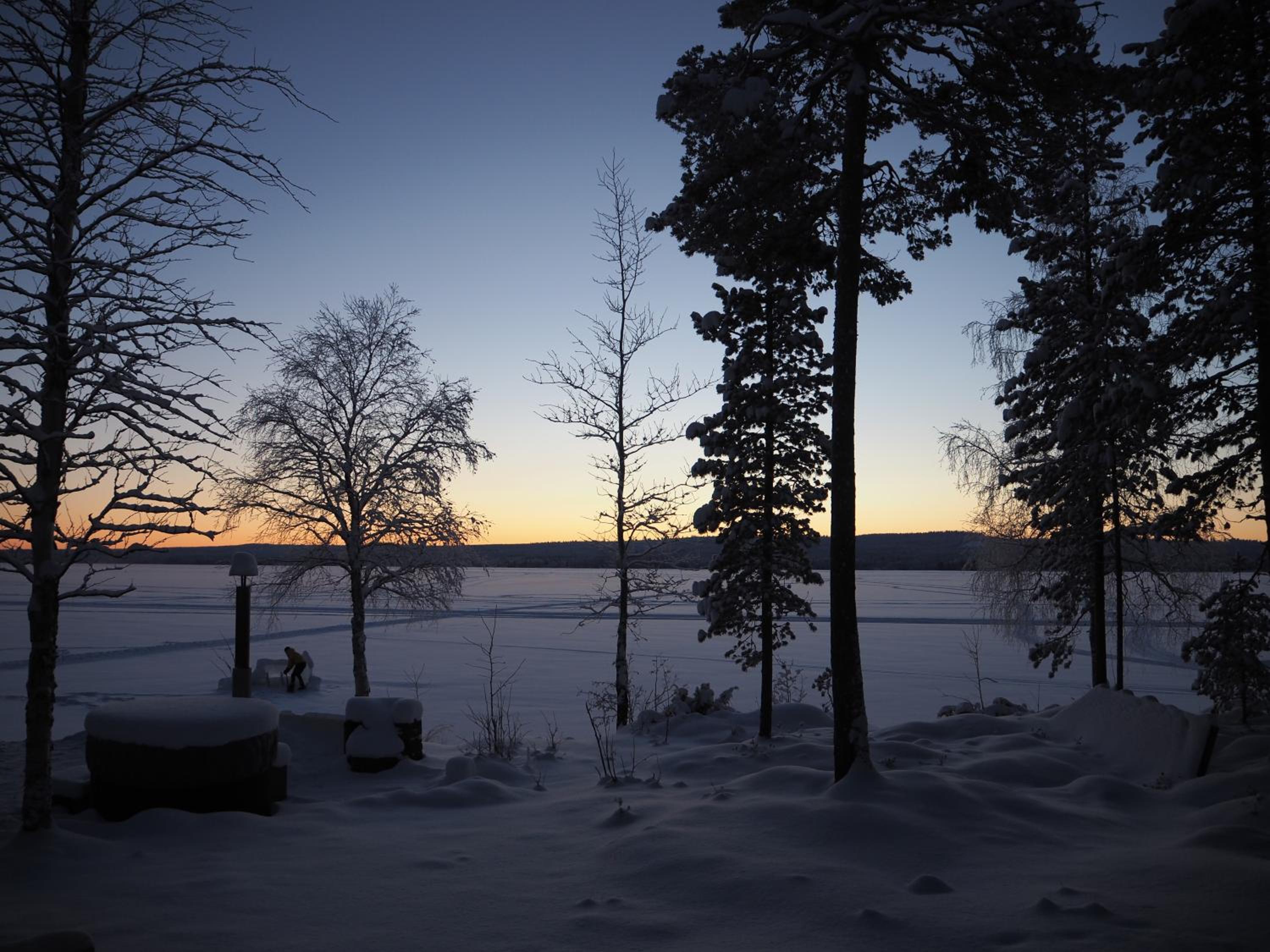 Scandinavian lakeside cottage
