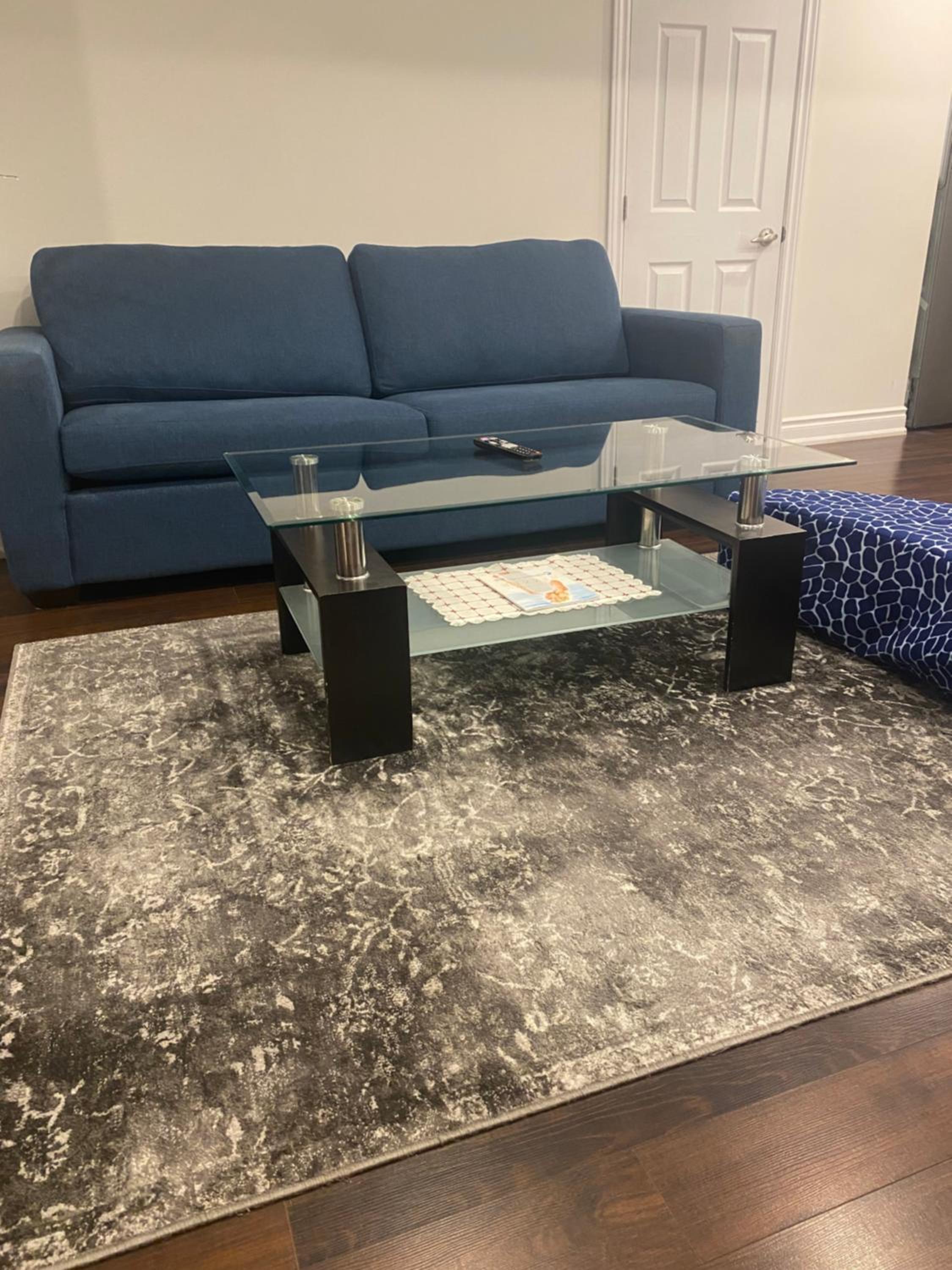 Beautiful Lower level 2 bedroom aprt