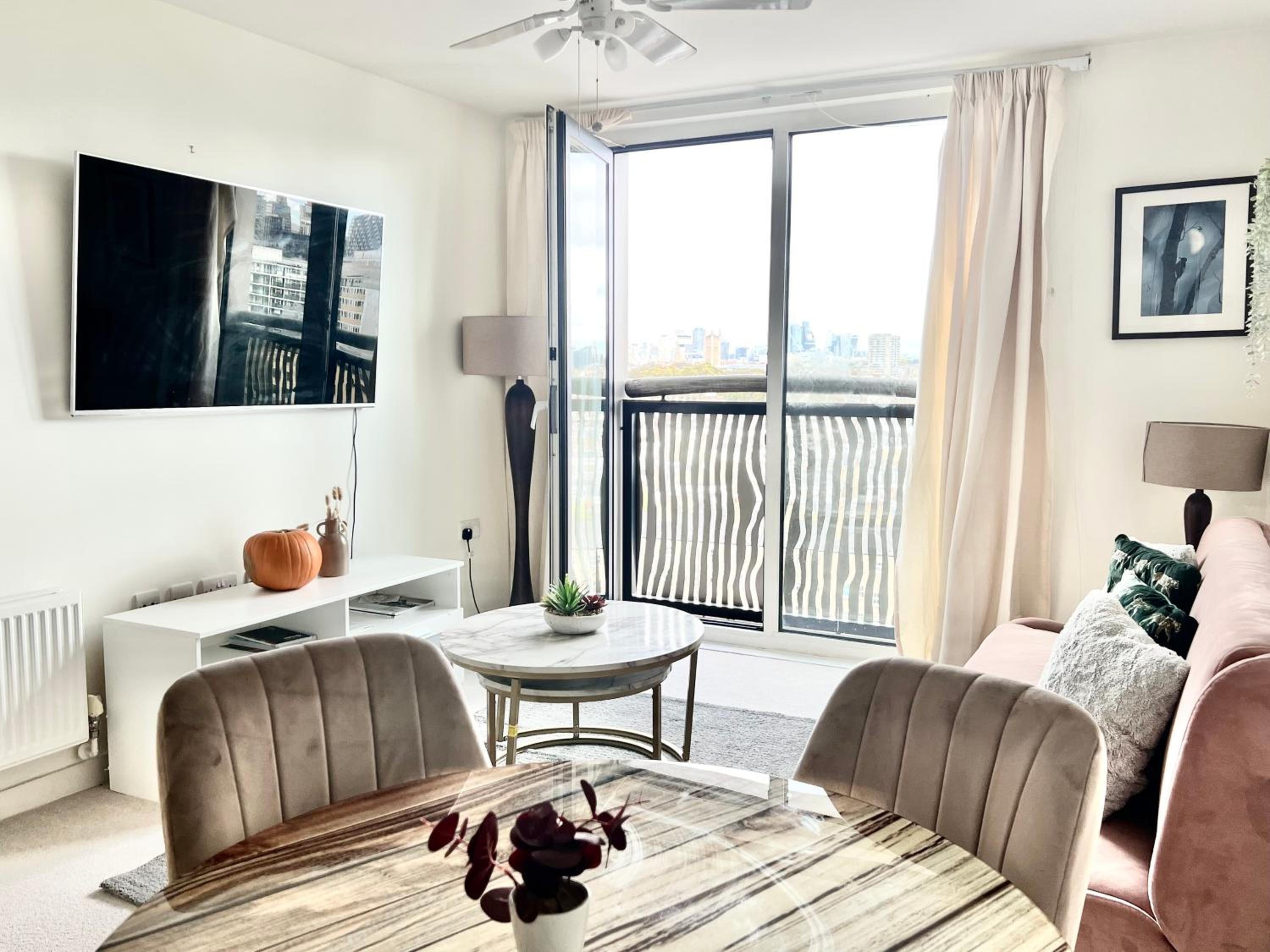 Central London skyline view highest floor service apartment