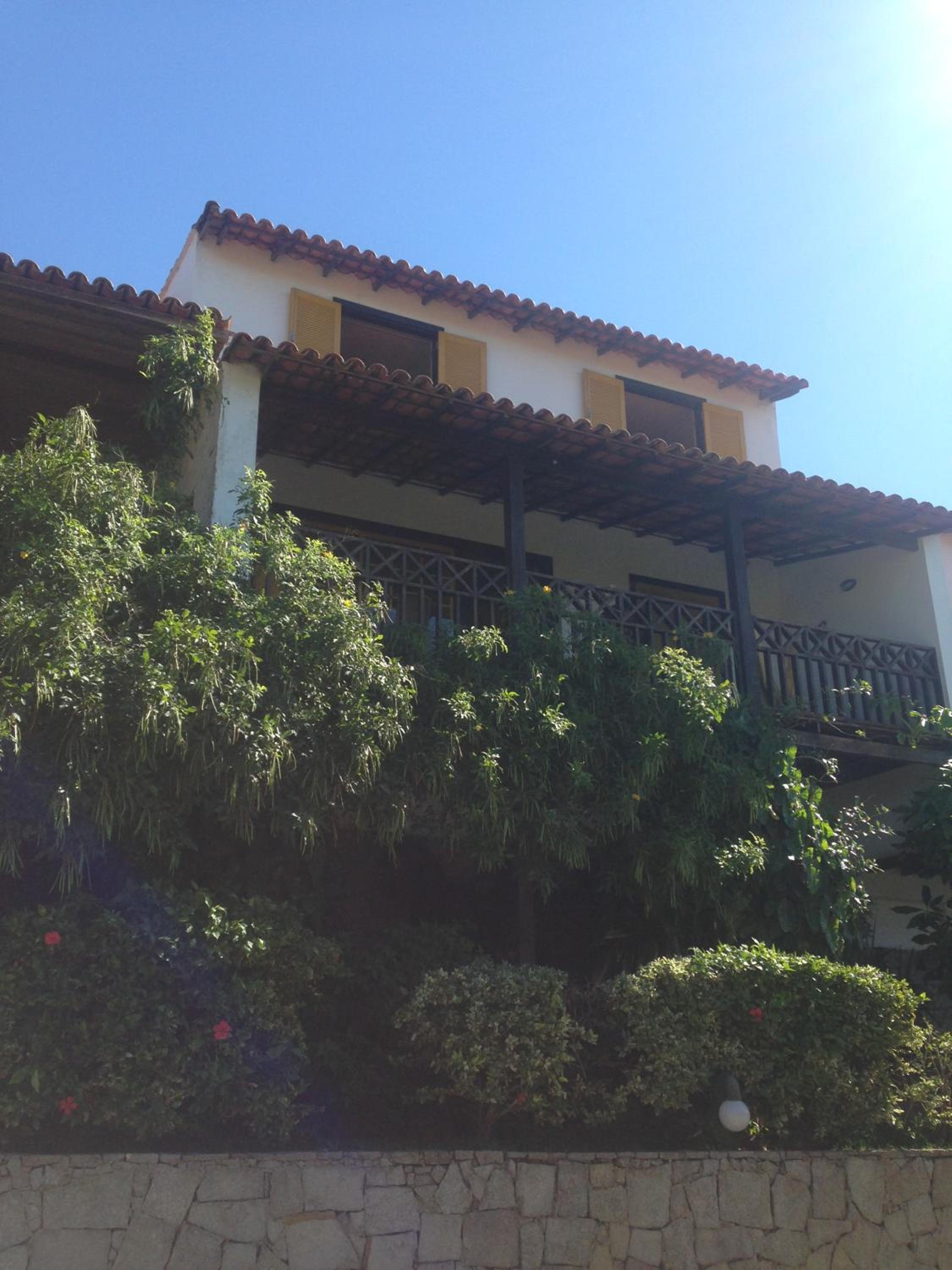 Casa frontal mar em condominio