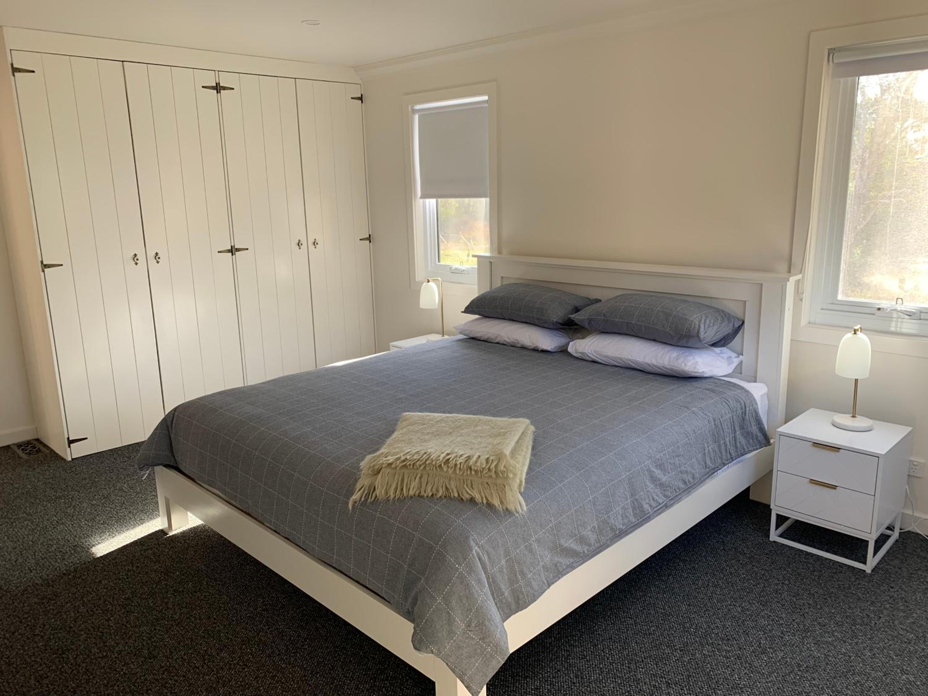 Summit House Armidale - 2 or 4 Bedrooms