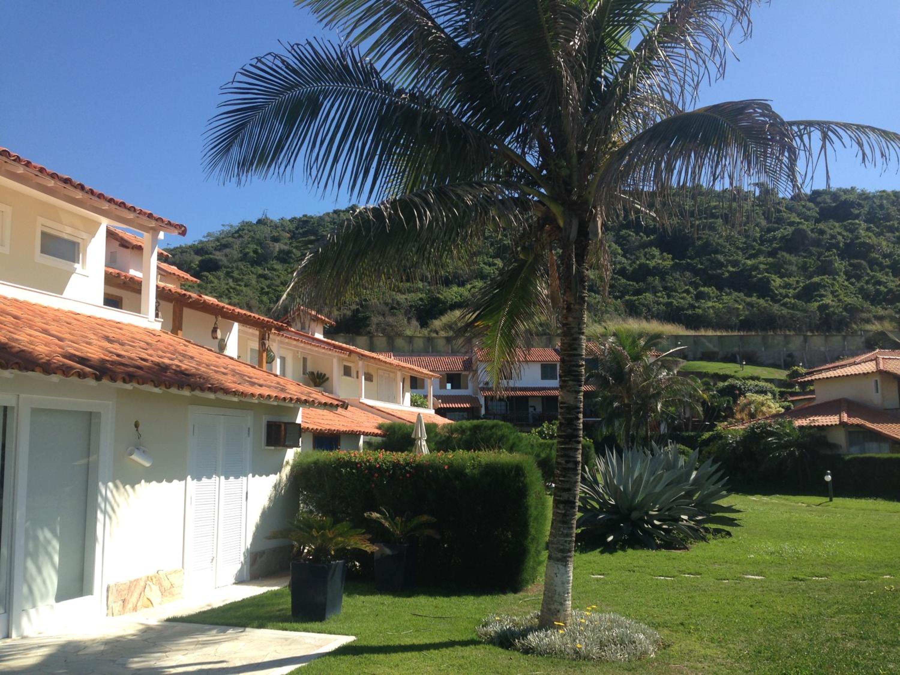 Casa frontal mar em condominio