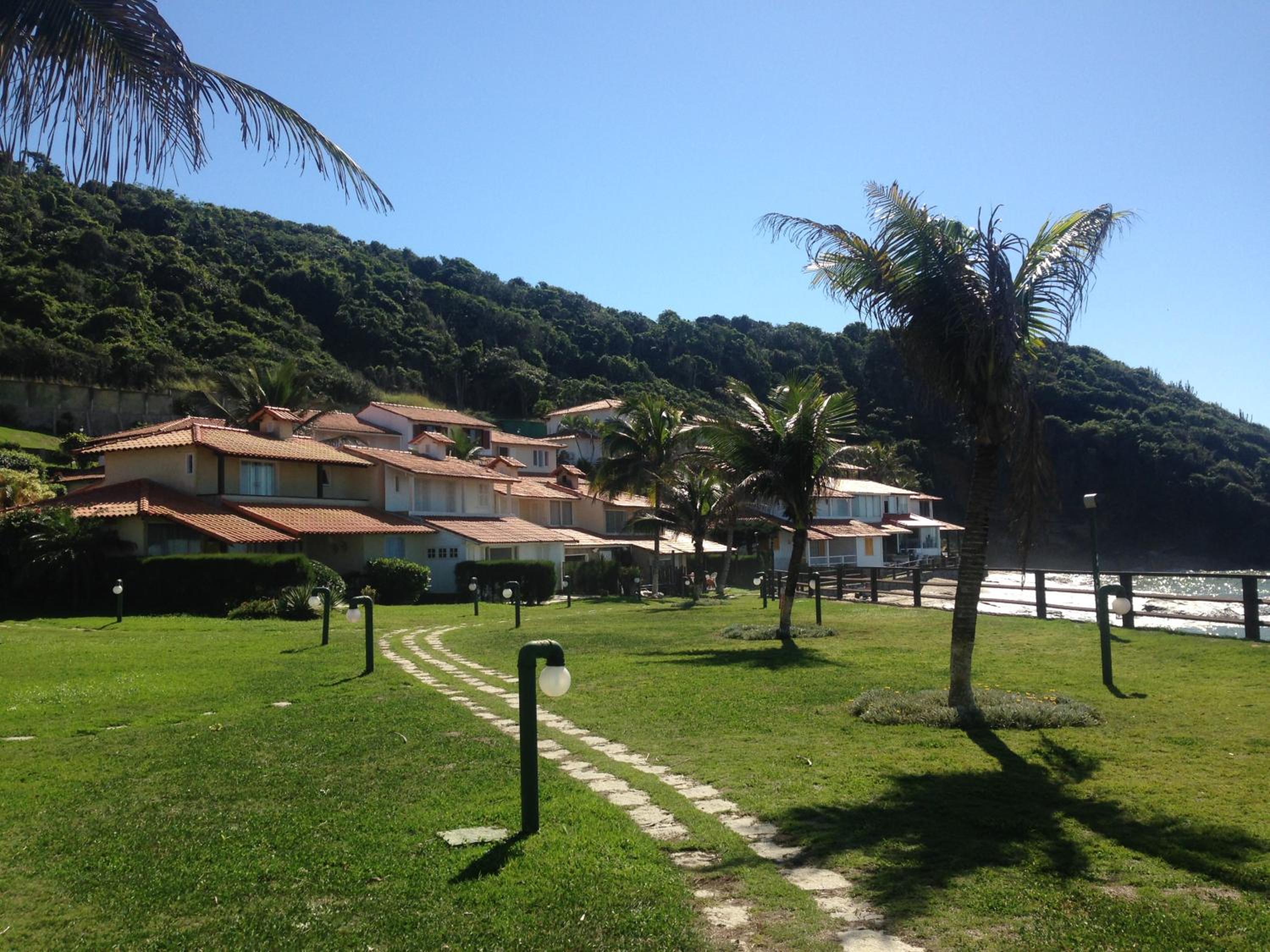 Casa frontal mar em condominio