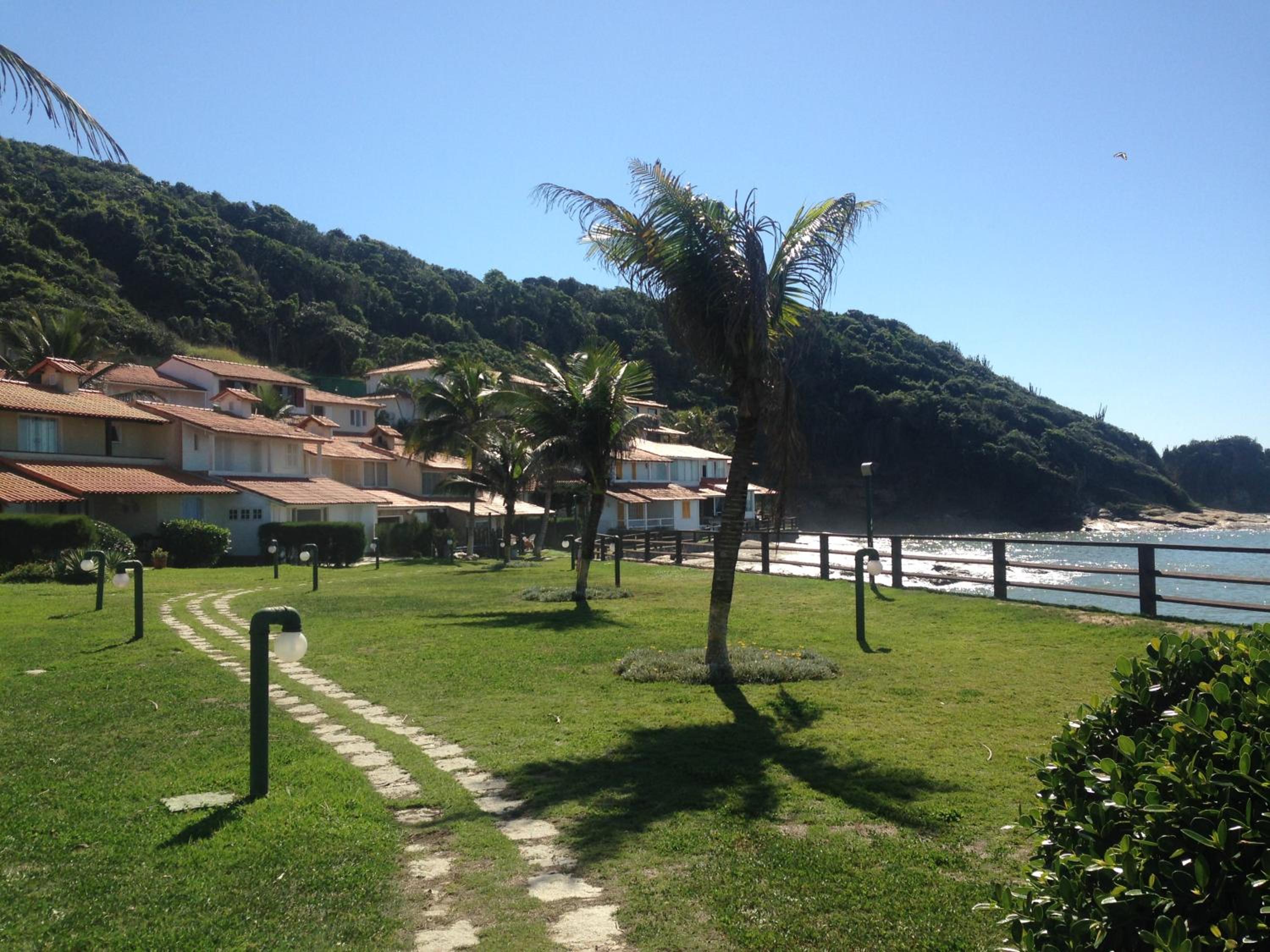 Casa frontal mar em condominio
