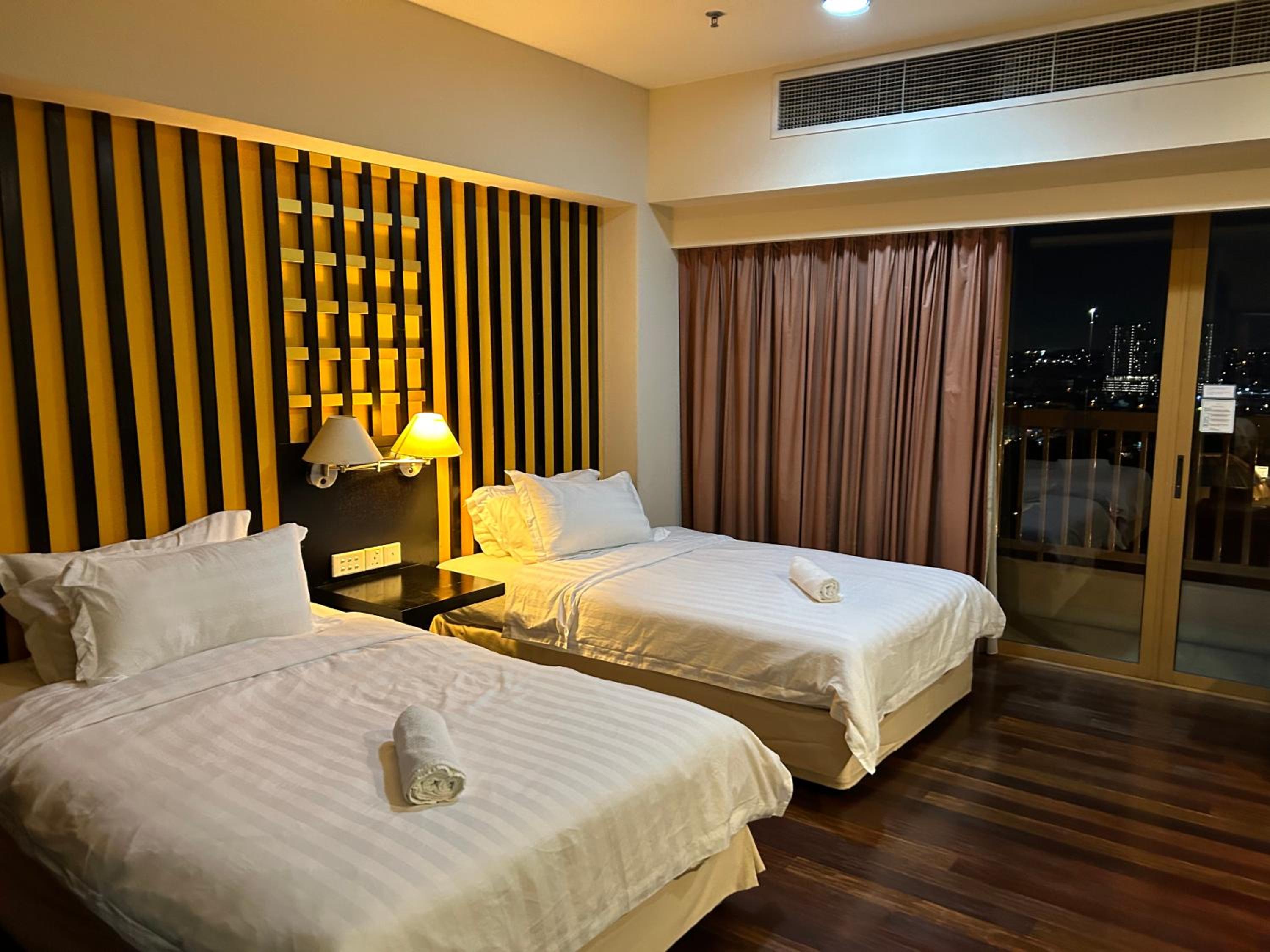 SunwayLagoonFamilySuite-2pax-Netflix-Balcony-Super Fast Internet photo 2