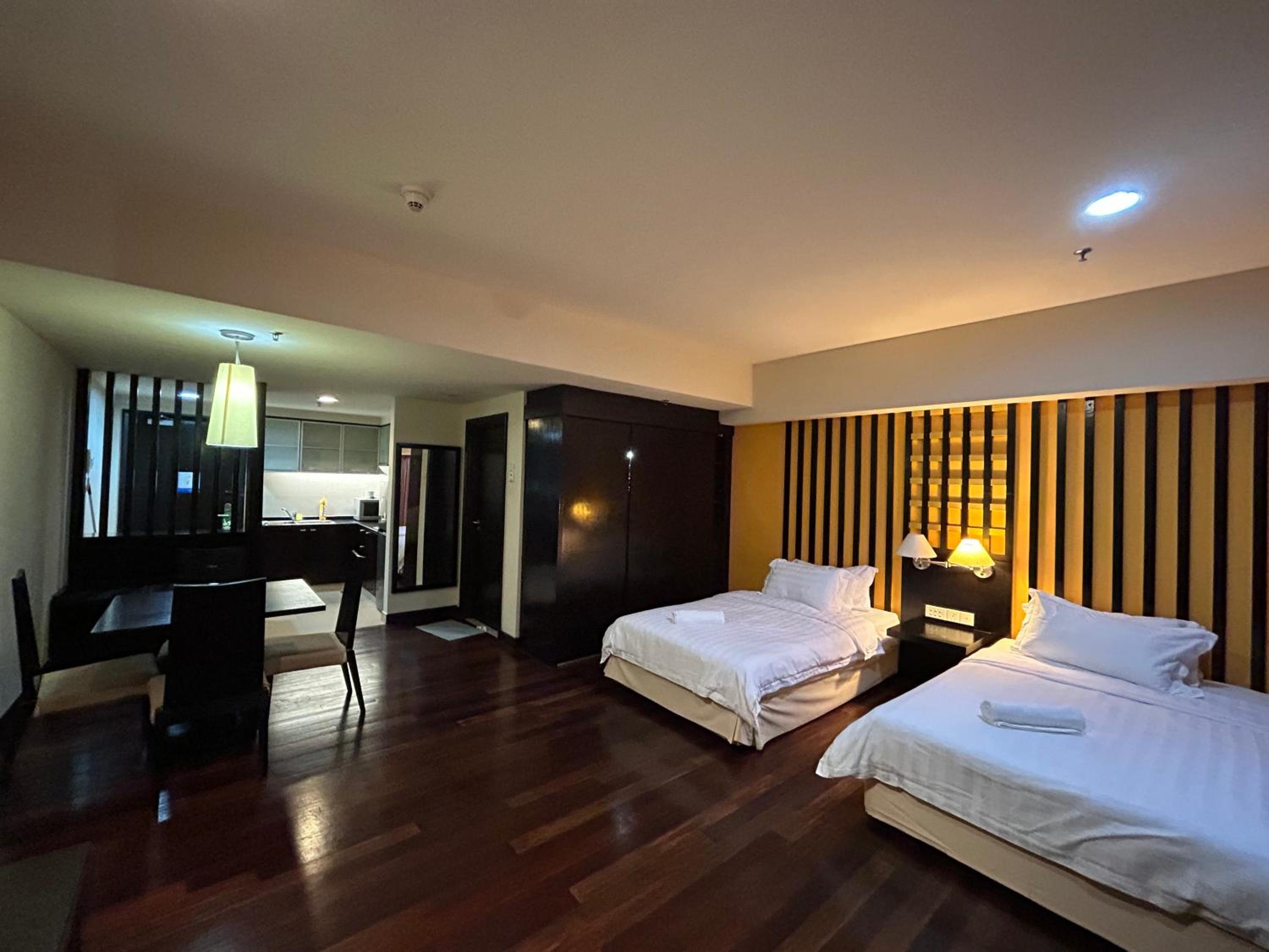 SunwayLagoonFamilySuite-2pax-Netflix-Balcony-Super Fast Internet photo 1