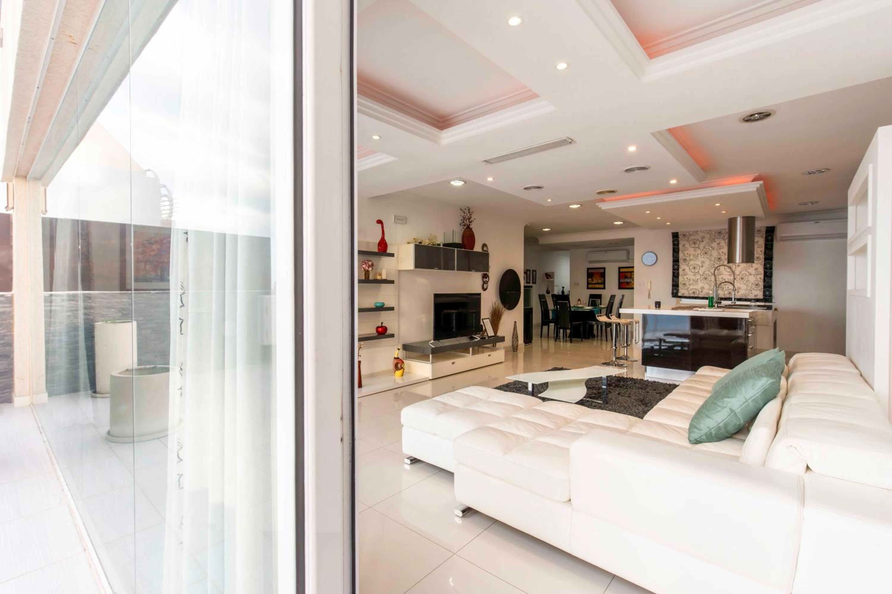 Oceanfront 3BR Penthouse Luxury & Views in Sliema view 5