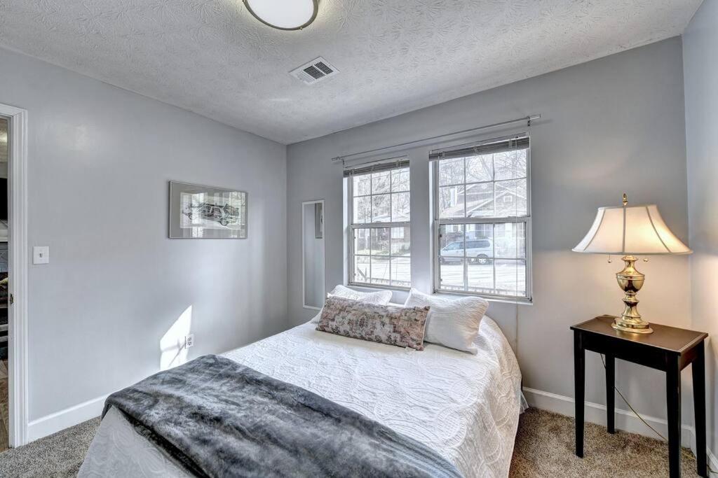 Gorgeous 5-bedroom home in Midtown- sleeps 15 view 3