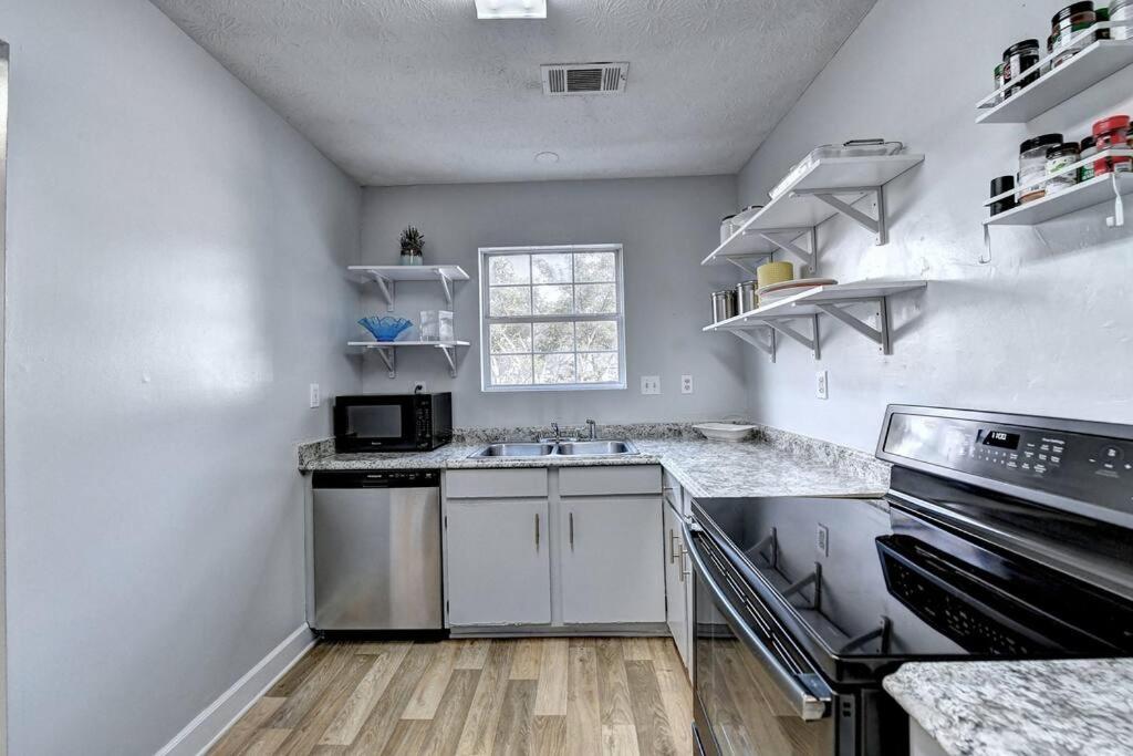 Gorgeous 5-bedroom home in Midtown- sleeps 15 view 5