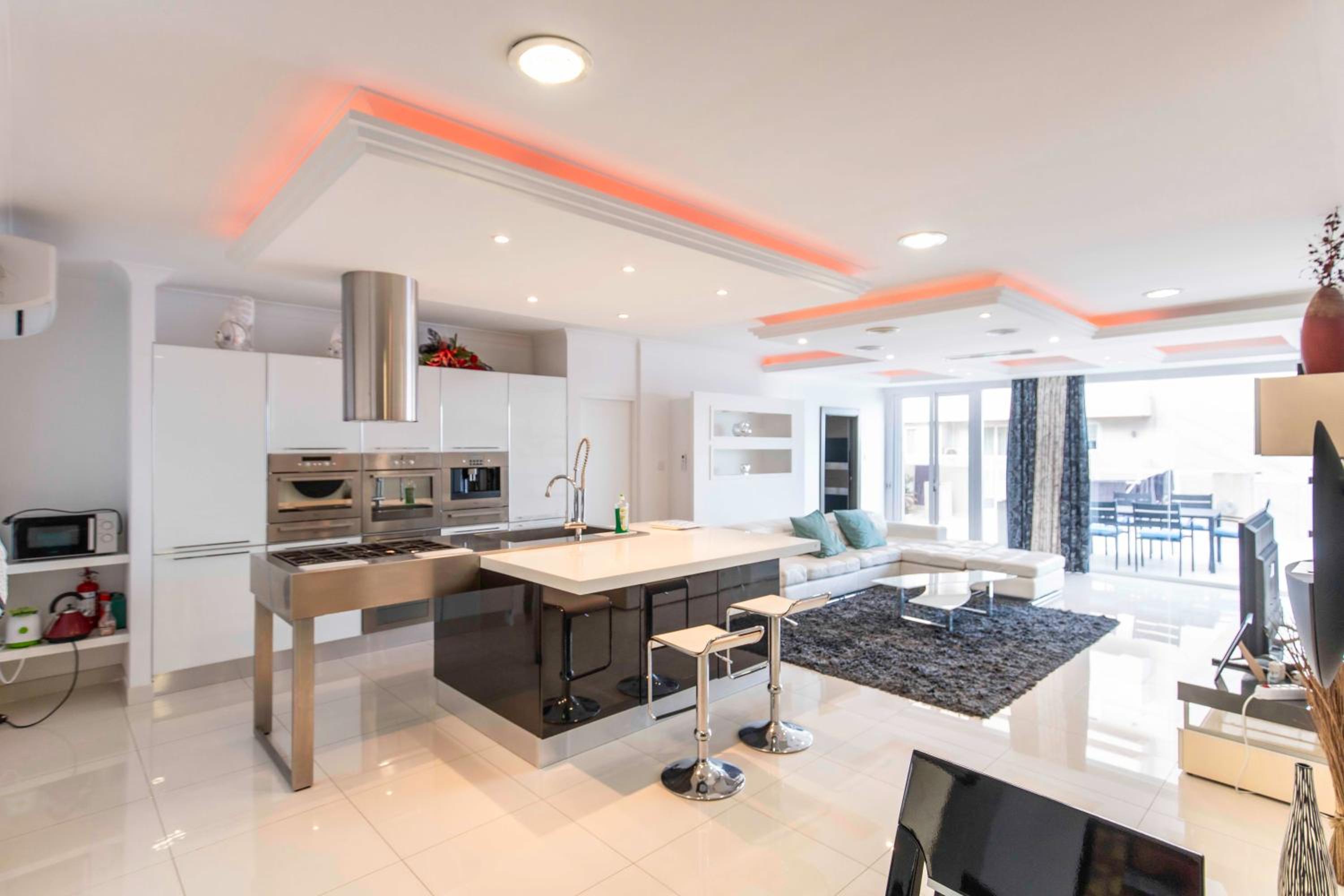 Oceanfront 3BR Penthouse Luxury & Views in Sliema view 3
