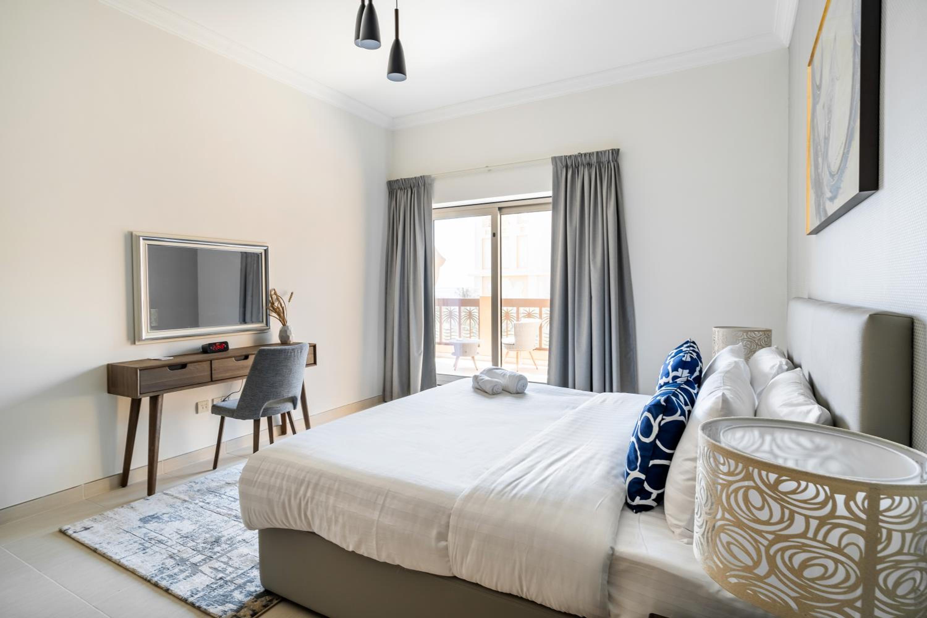 Amazing BeachFront Apartments near Atlantis Waterpark by Simply Comfort Sarai Palm Jumeirah