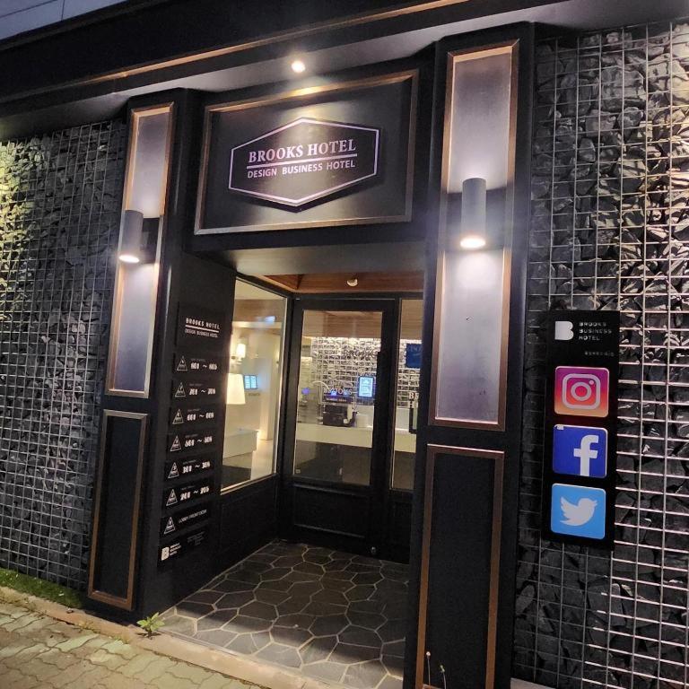 Brooks Business