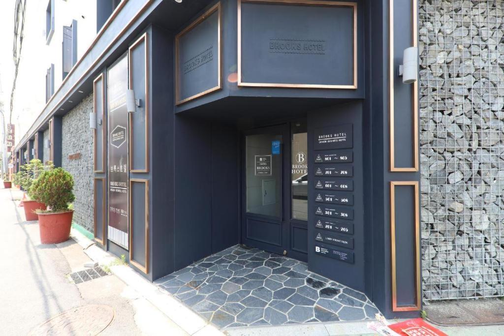 Brooks Business