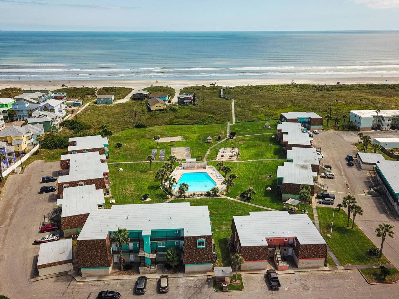 IR144 Rest Ashored Port A 1br, 1ba, shared pools, boardwalk to beach, golf cart access view 4