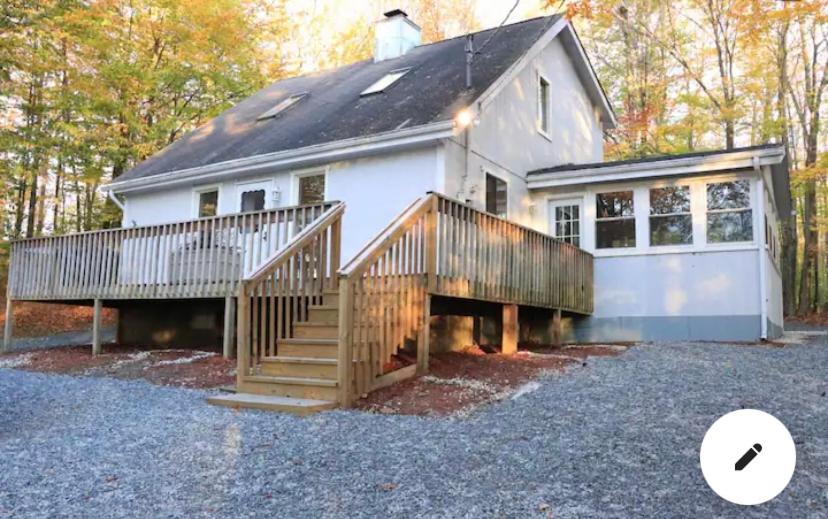 Hotel Rosie’s Cabin - Image 1