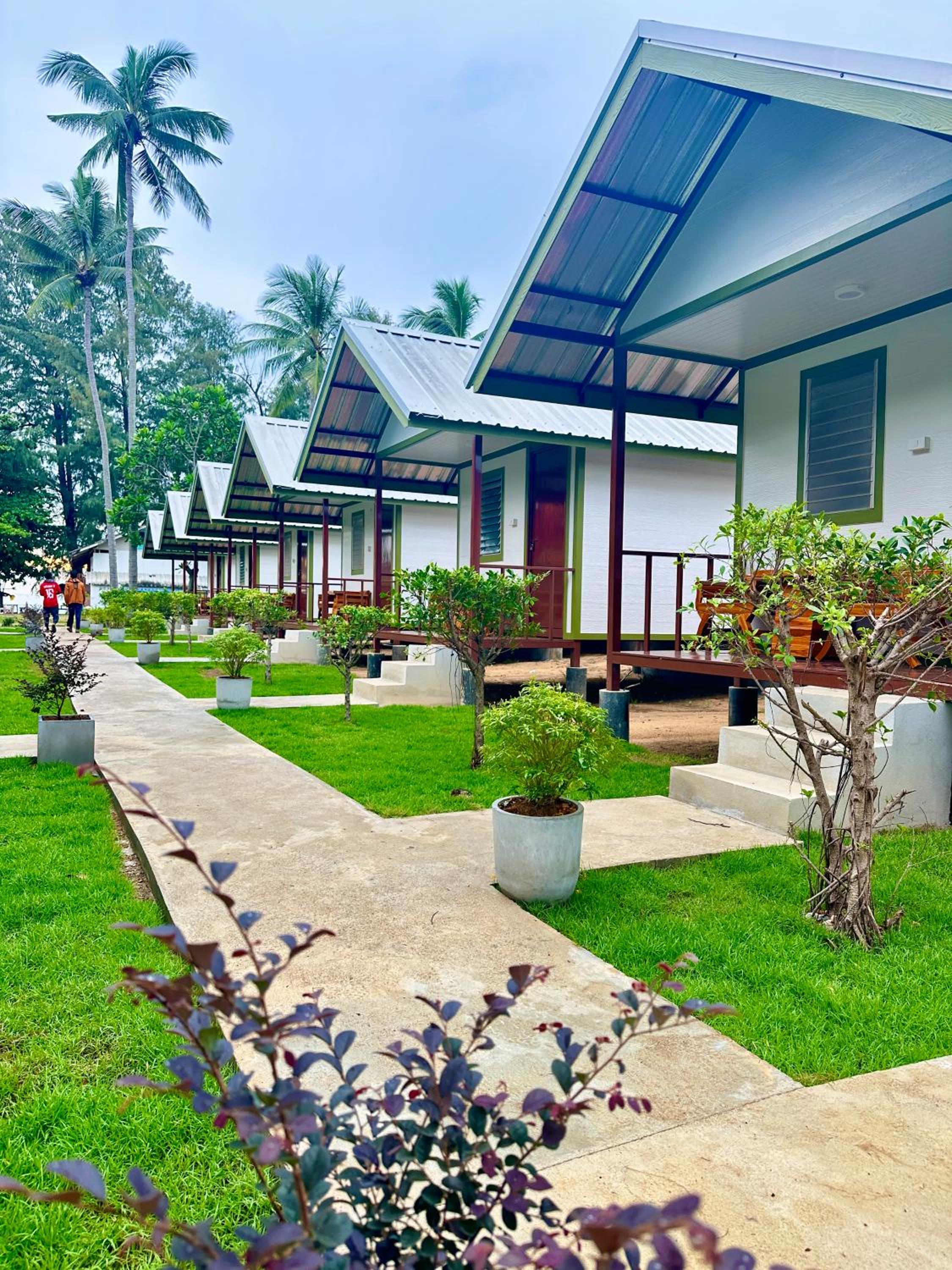 Lanta L.D. Beach Bungalow