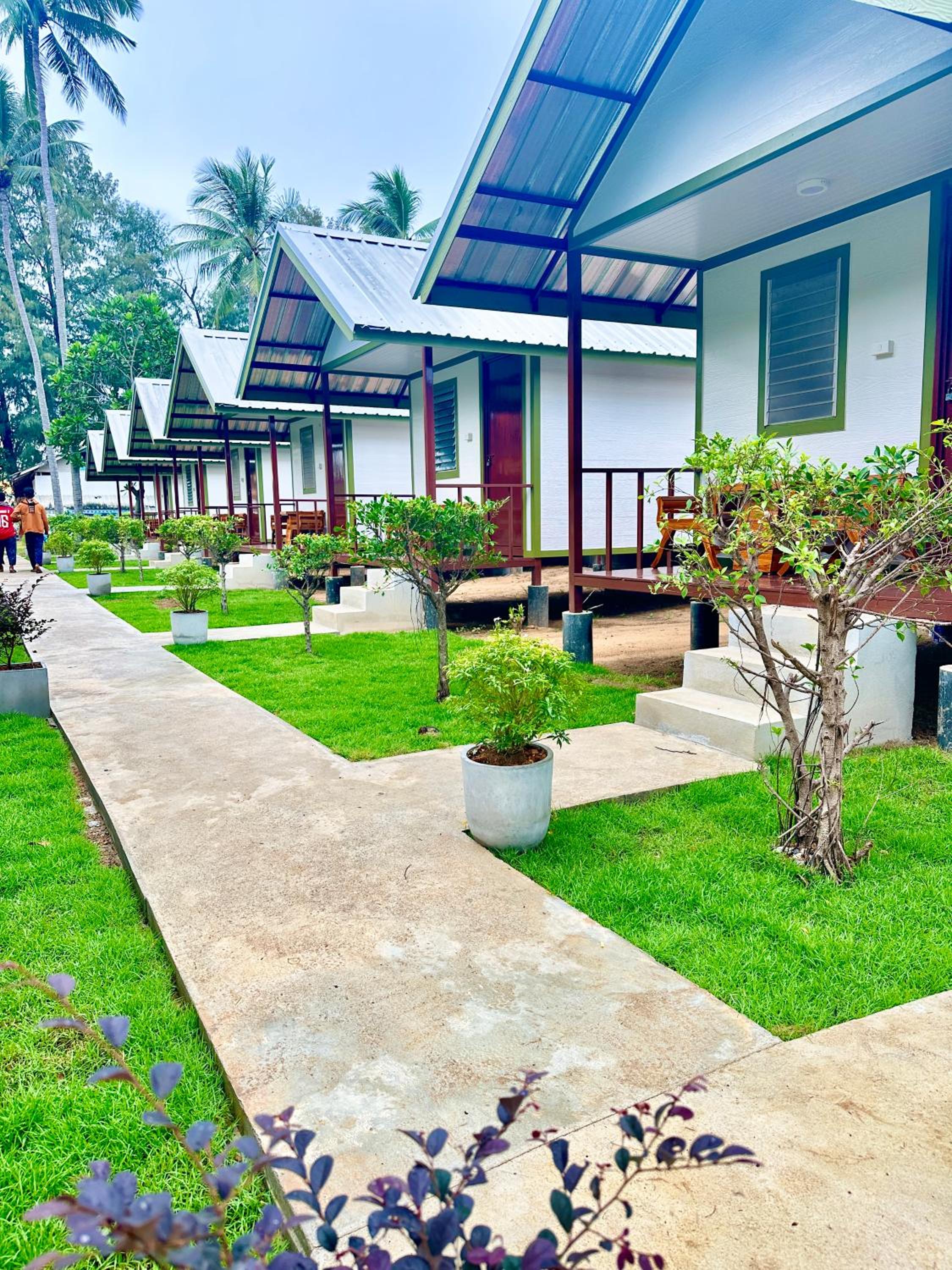 Lanta L.D. Beach Bungalow