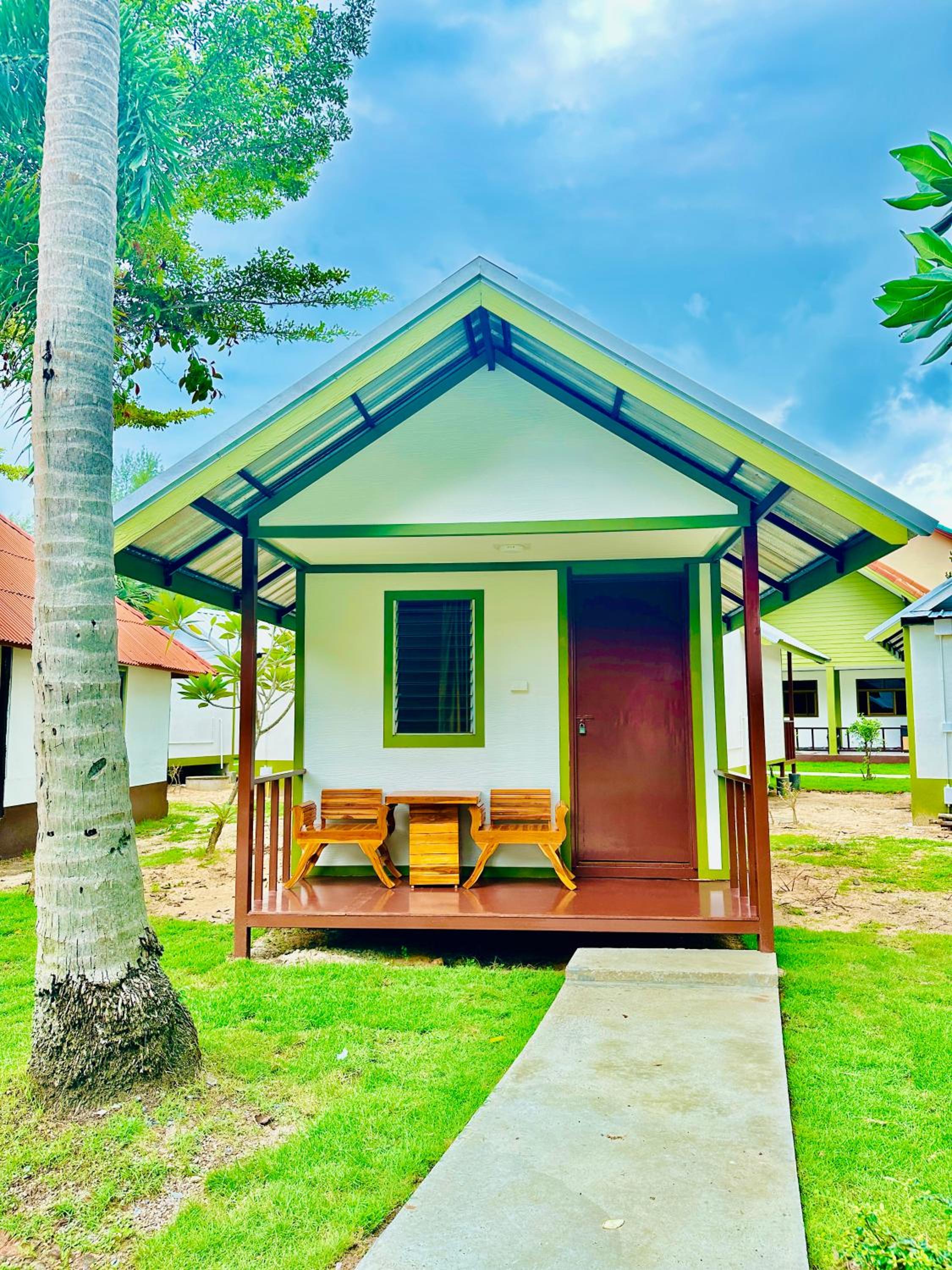 Lanta L.D. Beach Bungalow