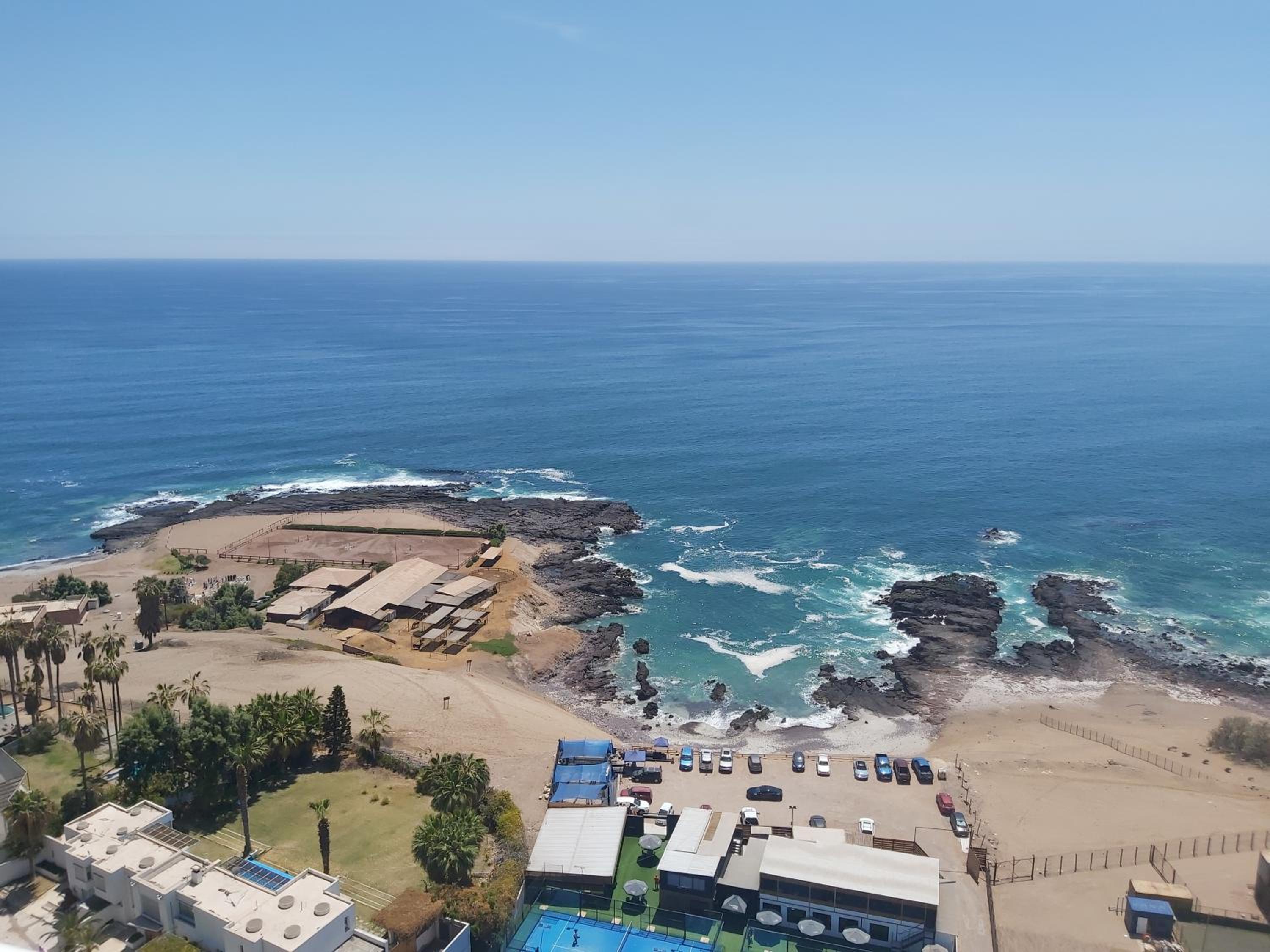 Playa Huayquique, primera linea