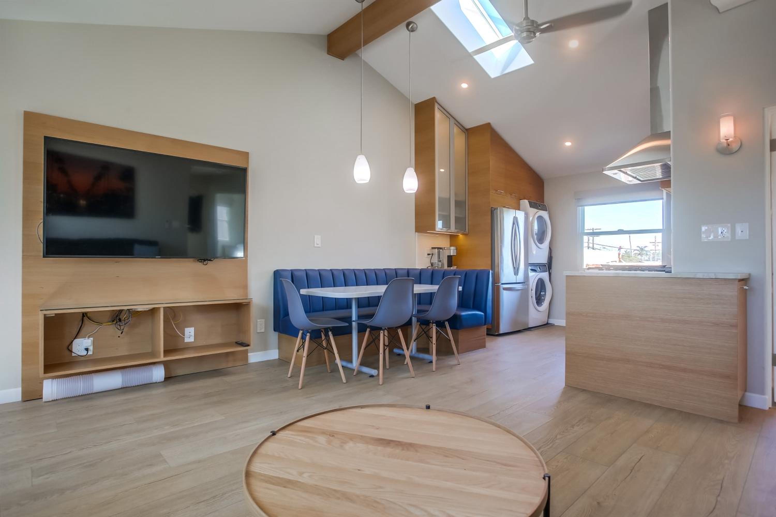 Modern Luxury 2BR Apt in Heart of Ocean Beach view 5