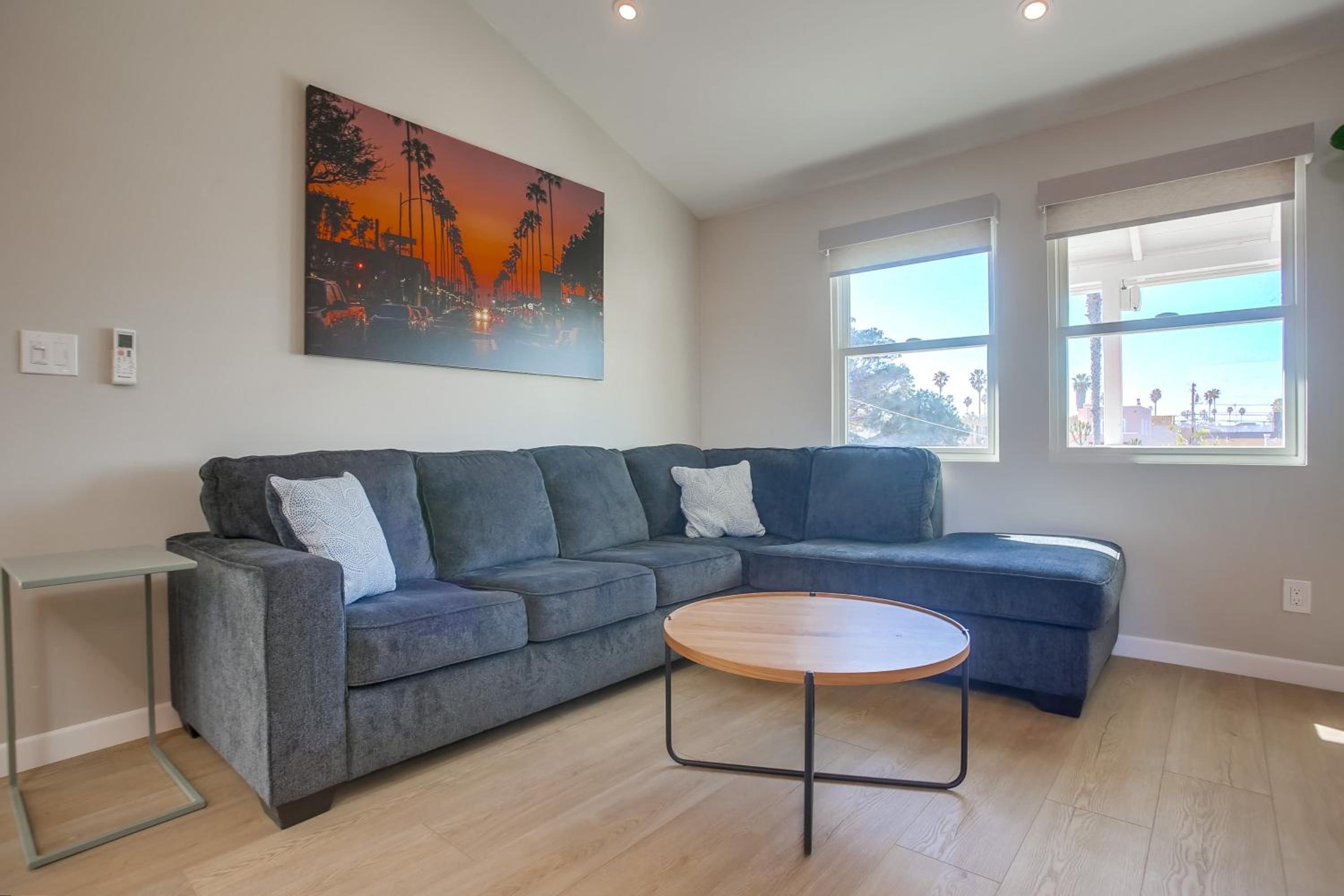 Modern Luxury 2BR Apt in Heart of Ocean Beach view 3