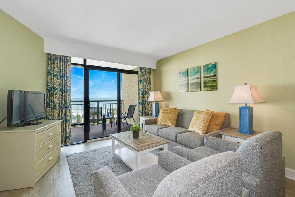 Breathtaking Oceanfront Suite Grand Cayman 451 view 3
