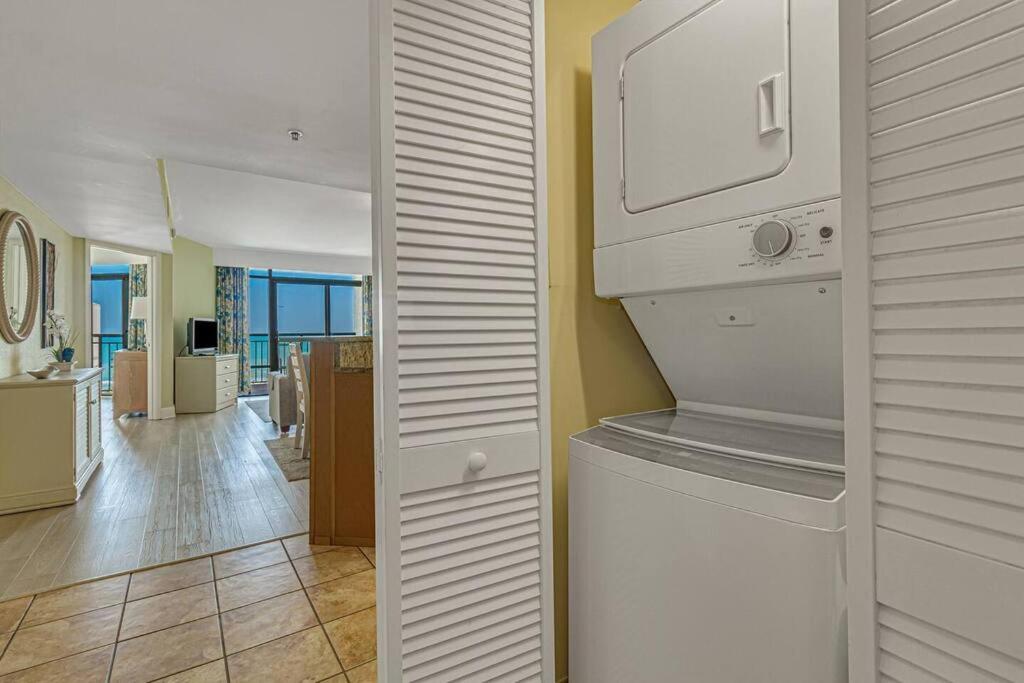 Breathtaking Oceanfront Suite Grand Cayman 451 view 4