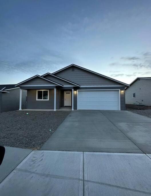 5 STAR Rating Home on Rock Island Golf Course view 2