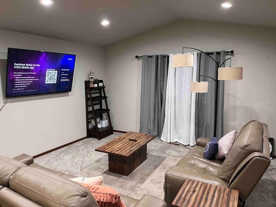 5 STAR Rating Home on Rock Island Golf Course view 3