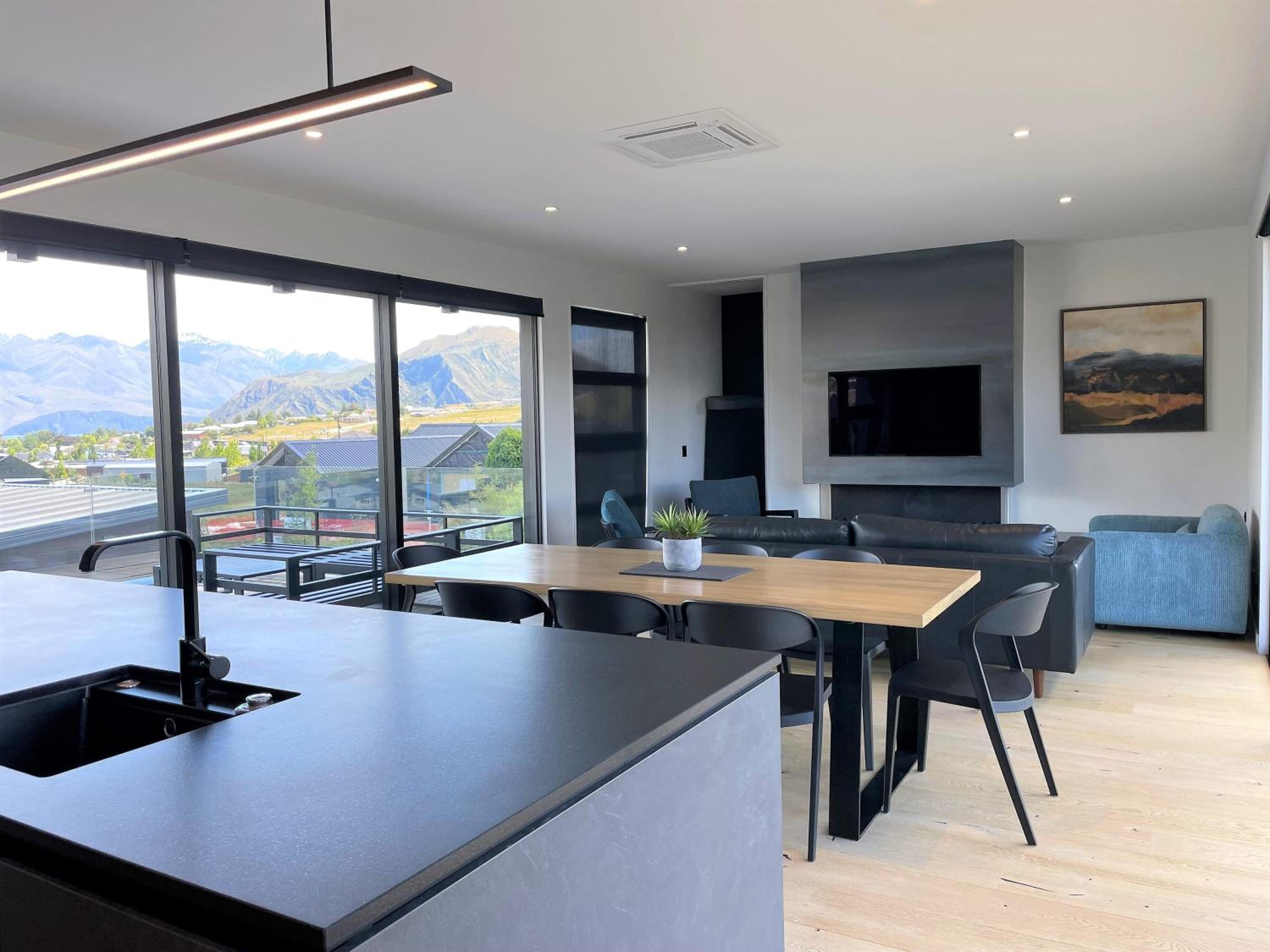 Luxurious Lake and Alpine Views view 4