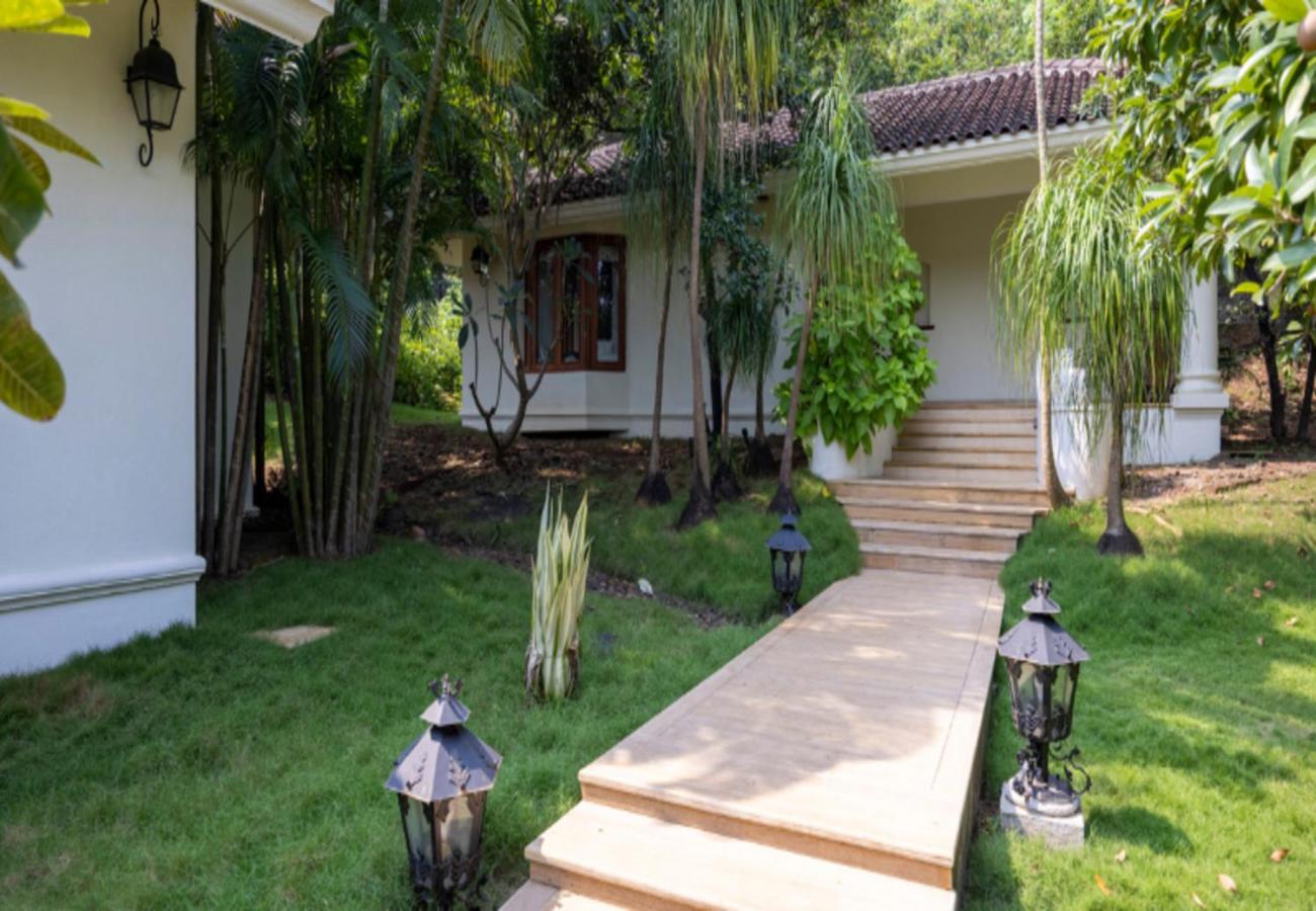Emerald Leaf - Villa Frangipani view 2
