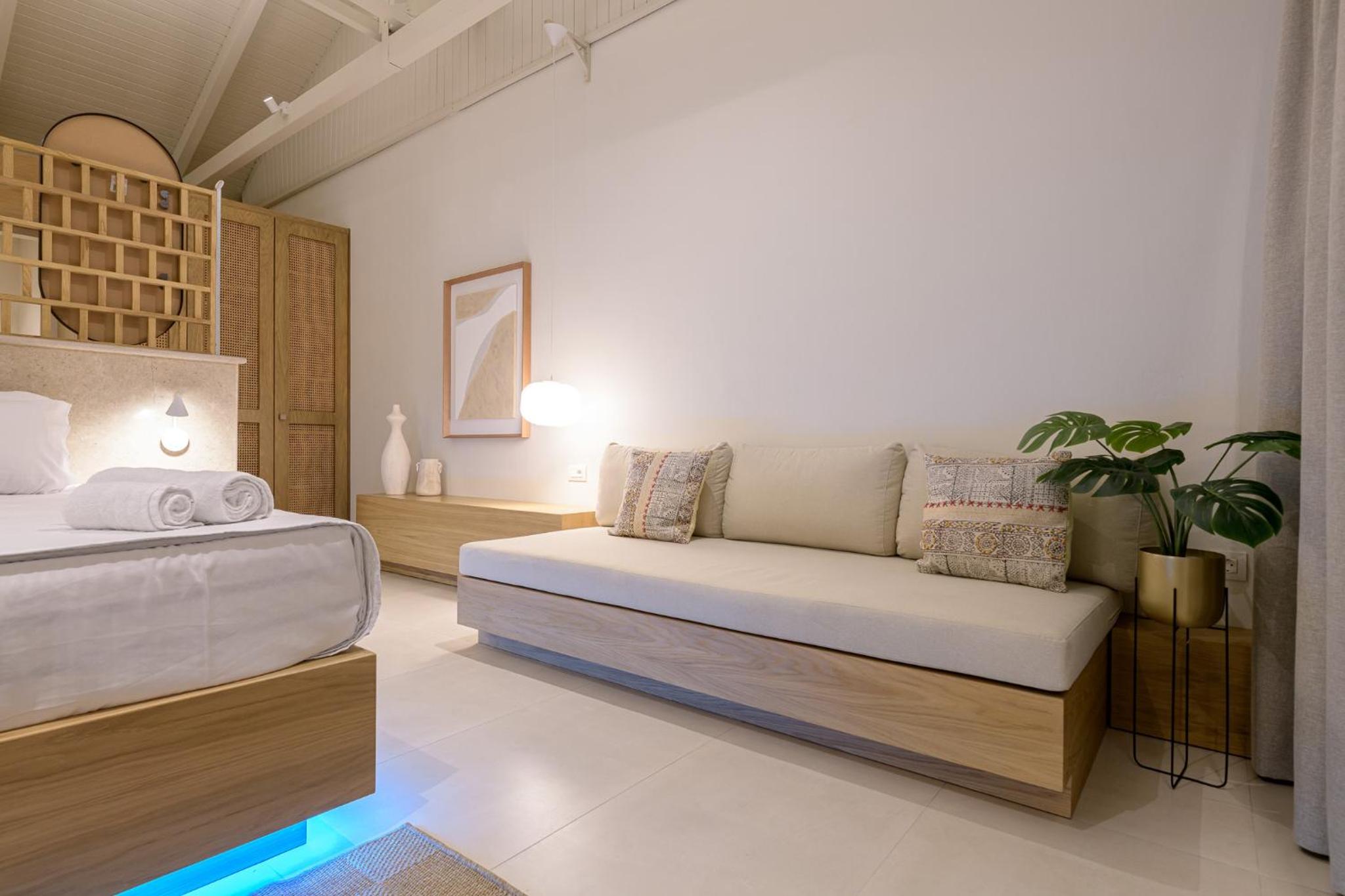 CP Seafront Suites en Laganas — hotel room