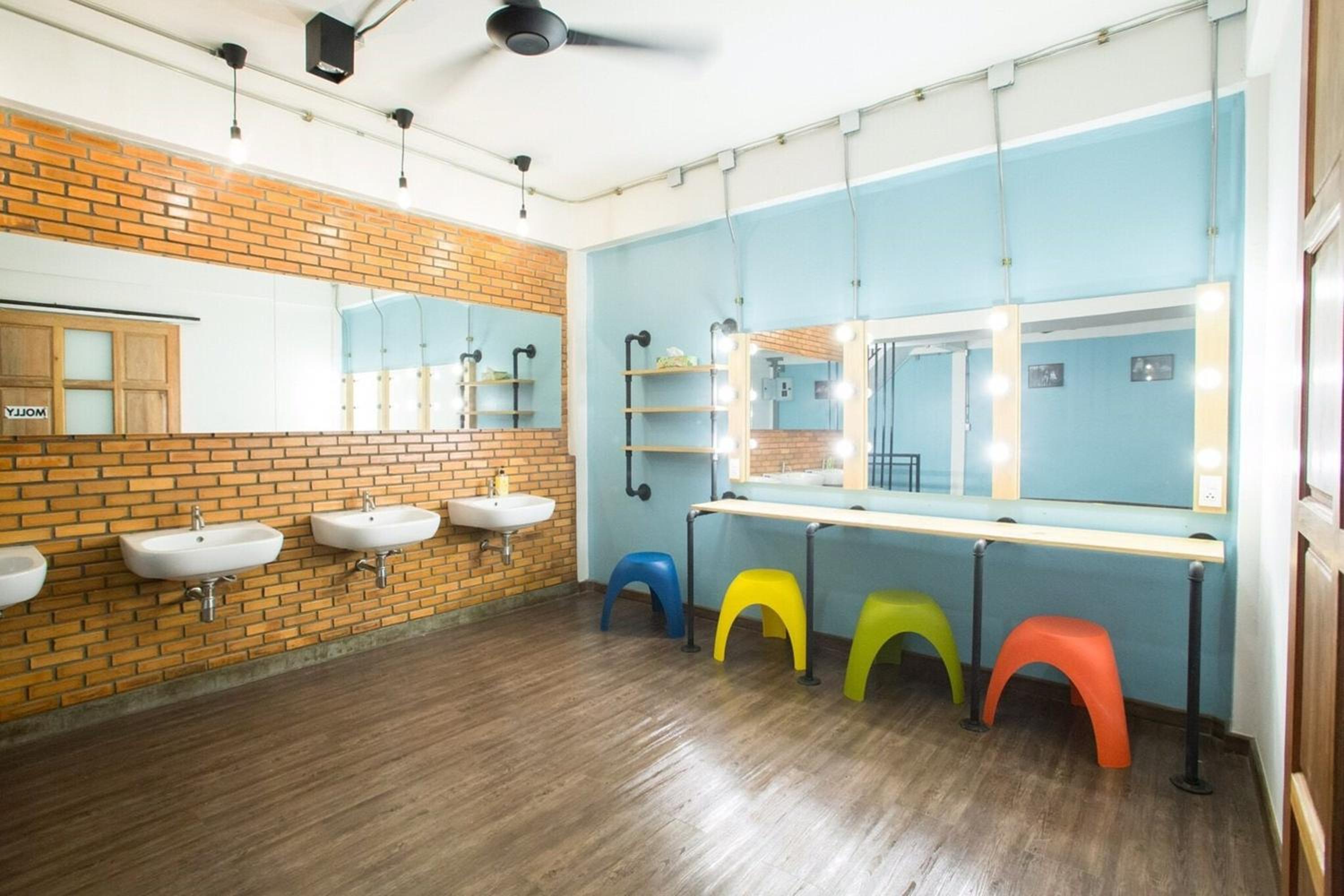 Koenji Guest House & Bar Chiang Mai