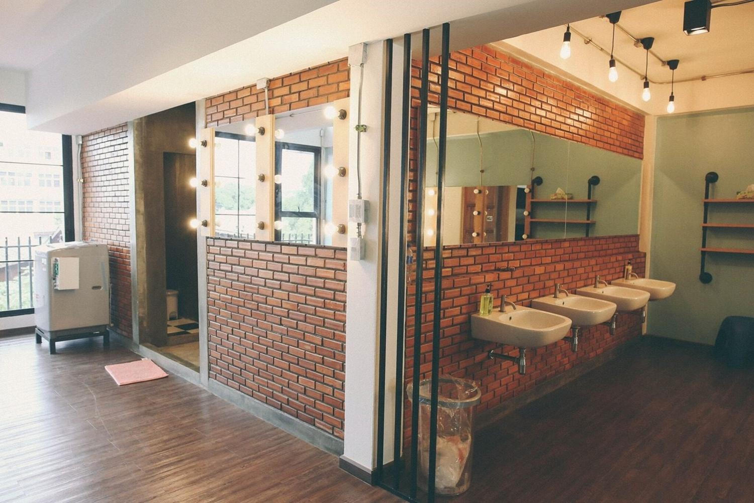Koenji Guest House & Bar Chiang Mai
