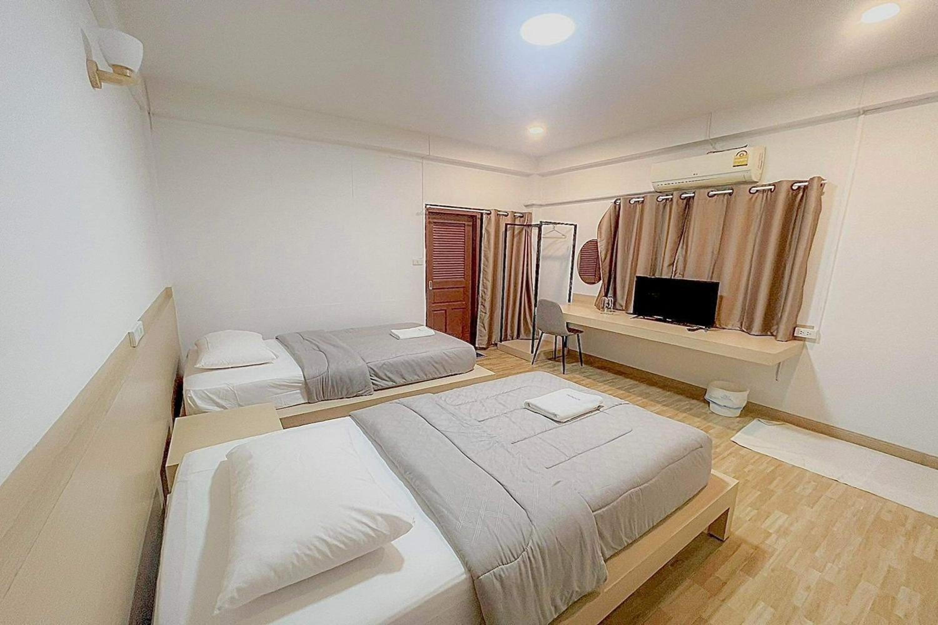 Koenji Guest House & Bar Chiang Mai
