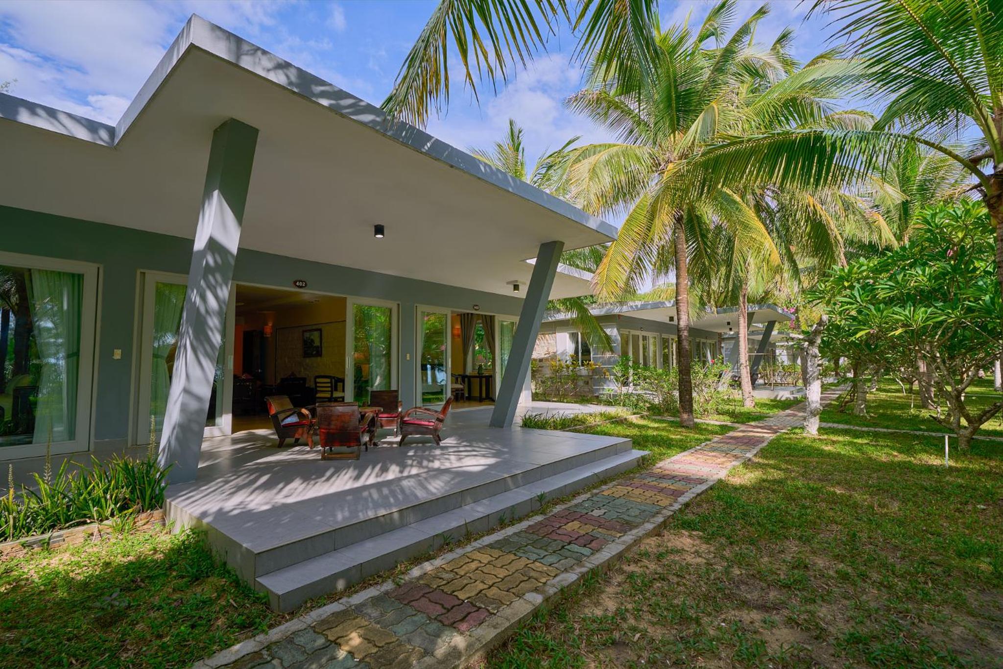 Lang Co Beach Resort