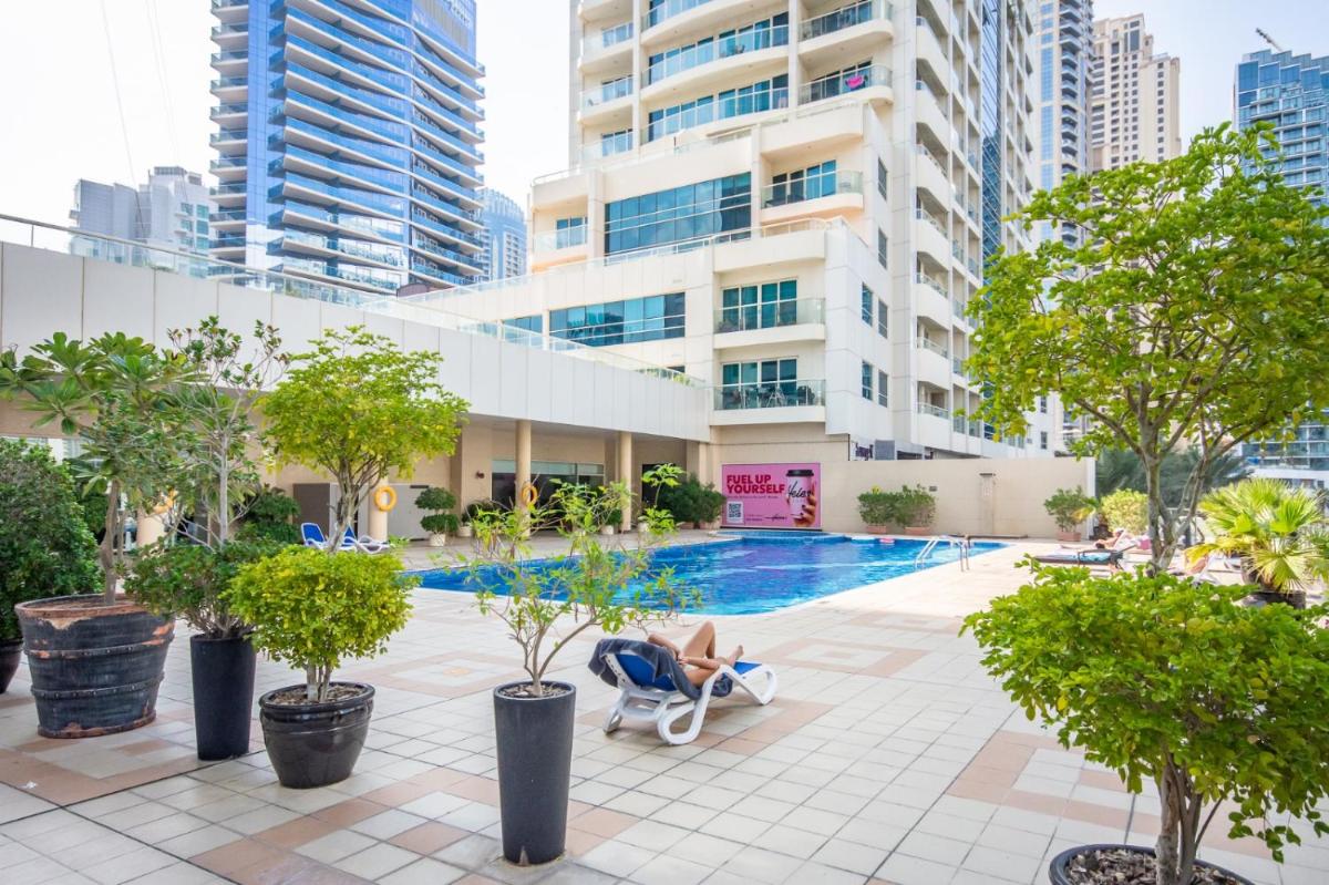LUX Spectacular Dubai Marina View Apartment