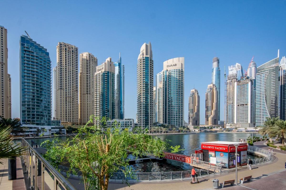 LUX Spectacular Dubai Marina View Apartment