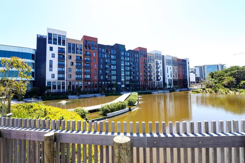 Modern apartment in Century City view 2